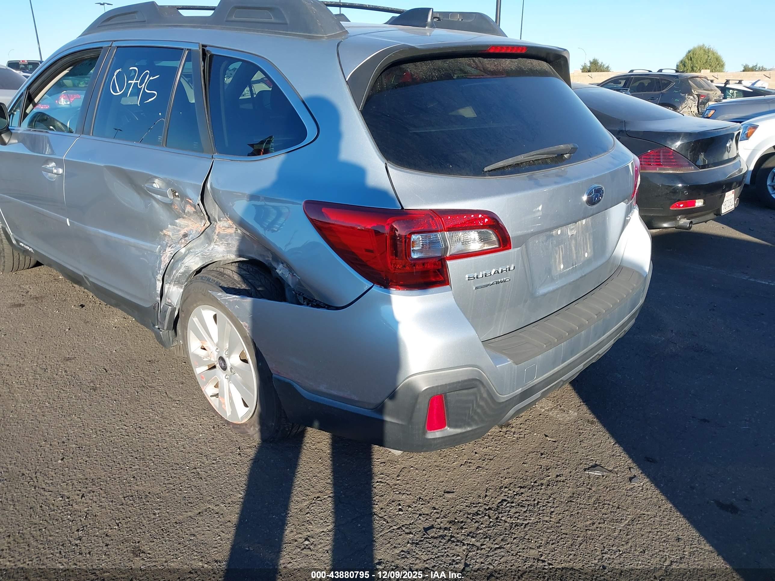 SUBARU OUTBACK image 3