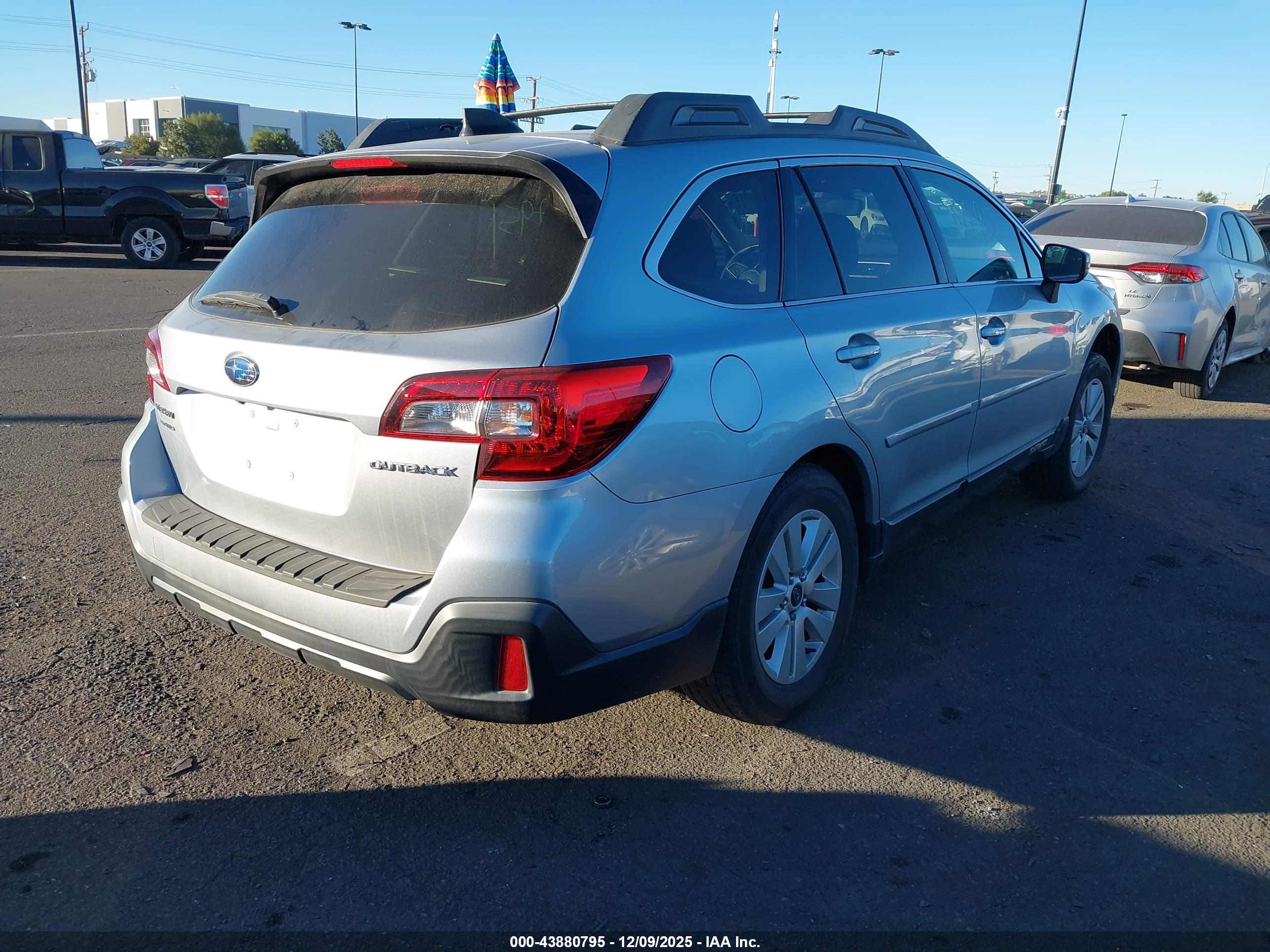 SUBARU OUTBACK image 4