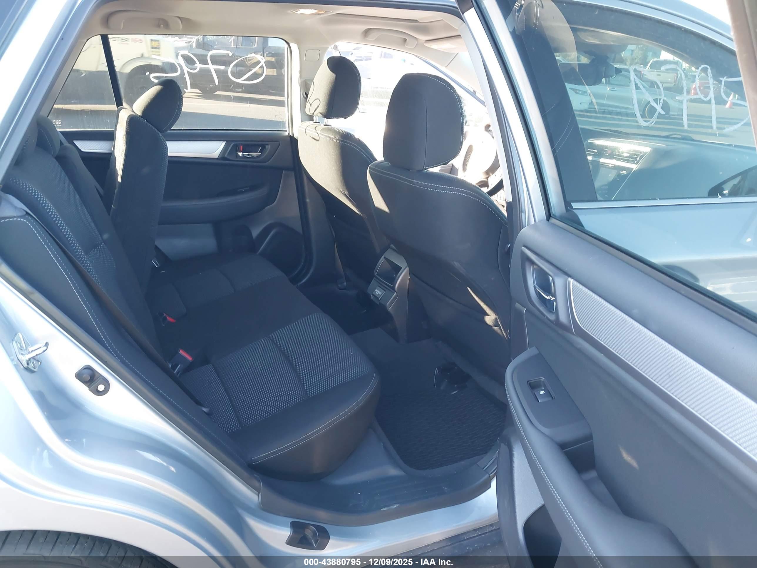 SUBARU OUTBACK image 8