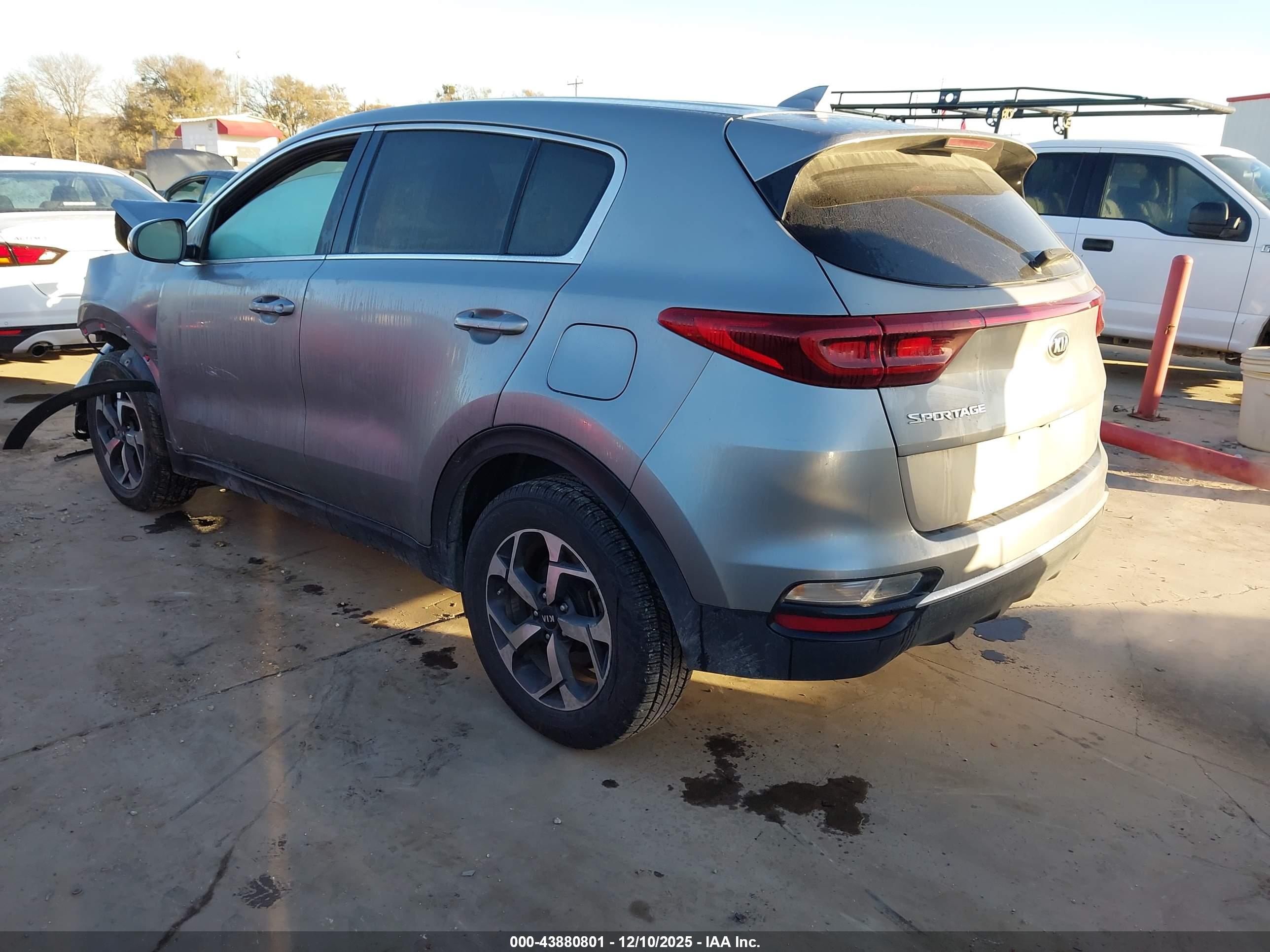 KIA SPORTAGE image 3