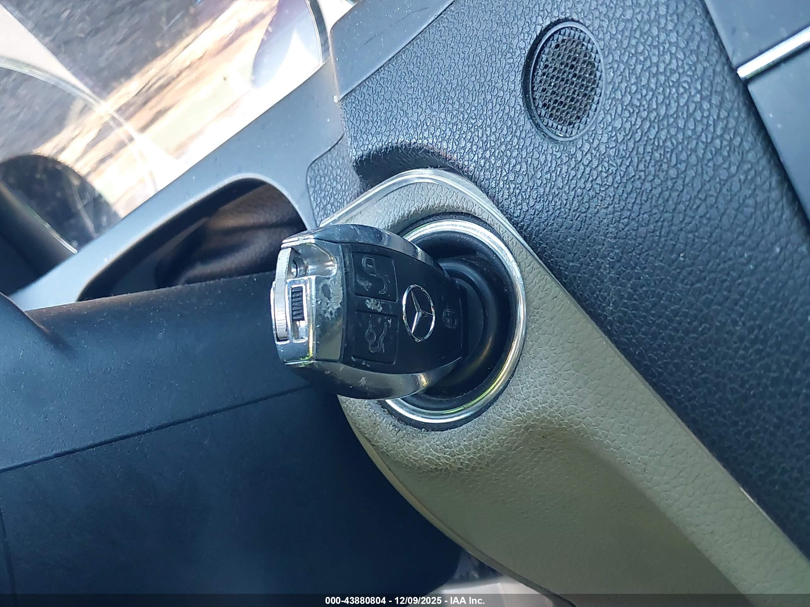 MERCEDES-BENZ C image 11