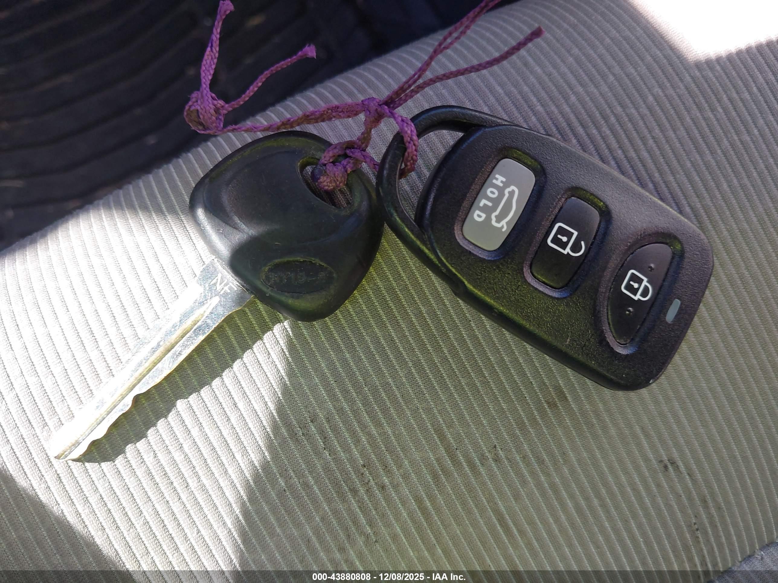 HYUNDAI ELANTRA image 11