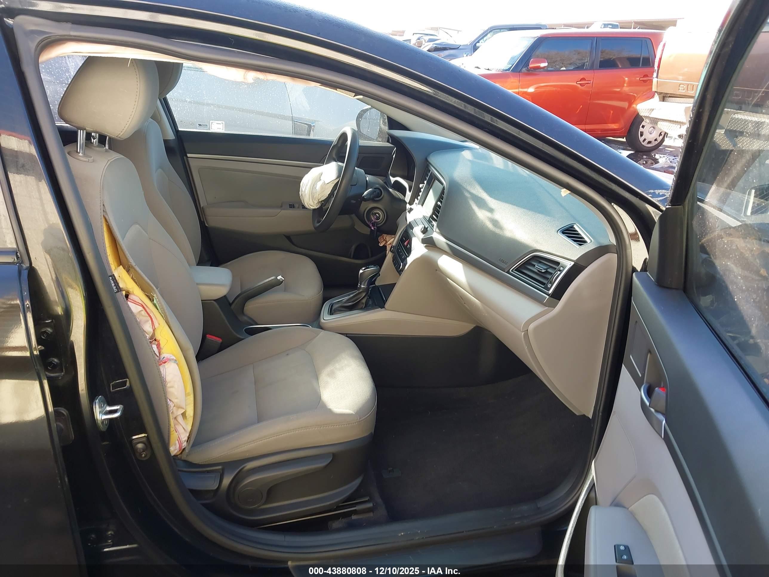HYUNDAI ELANTRA image 5