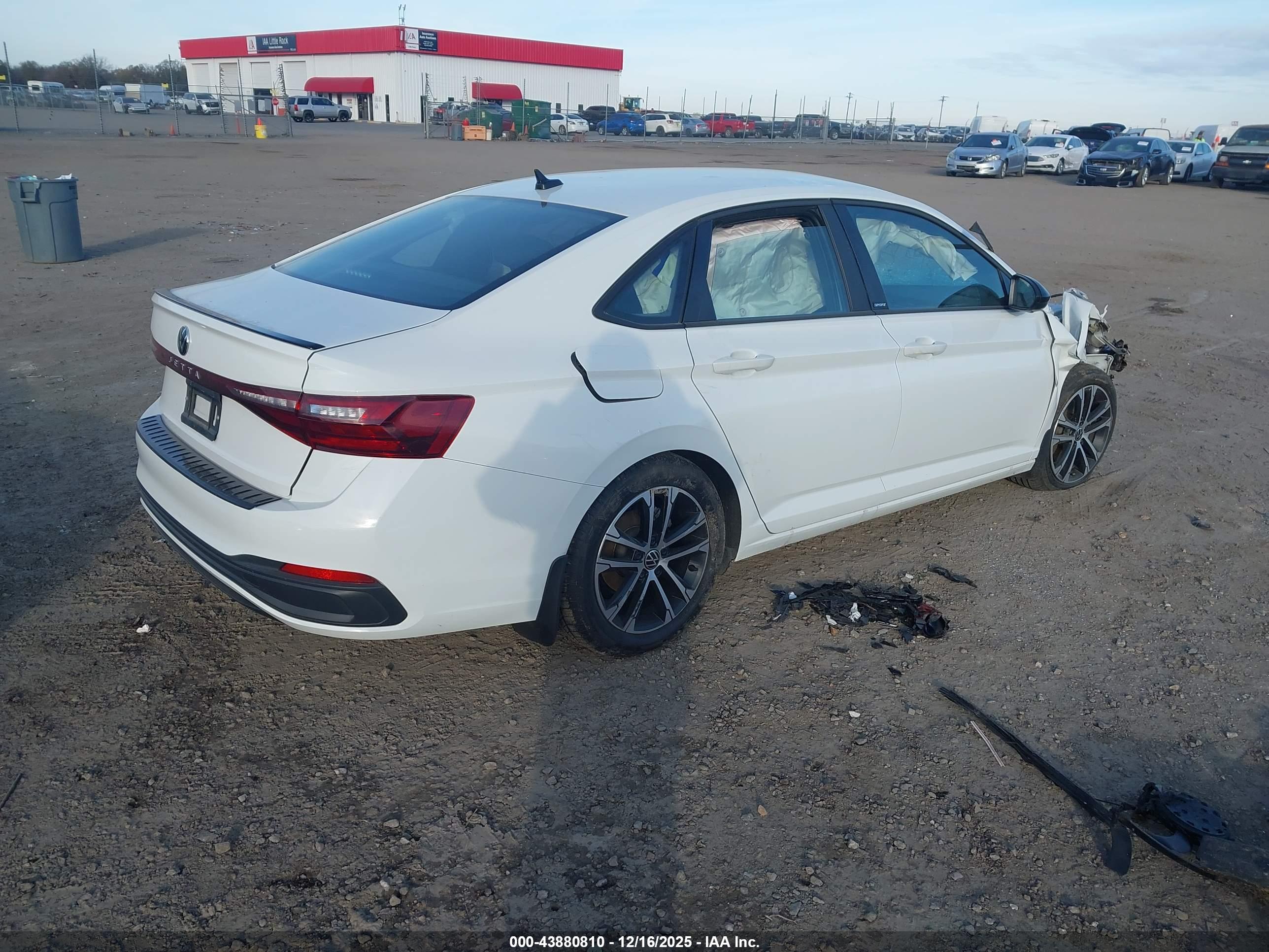 VOLKSWAGEN JETTA image 4