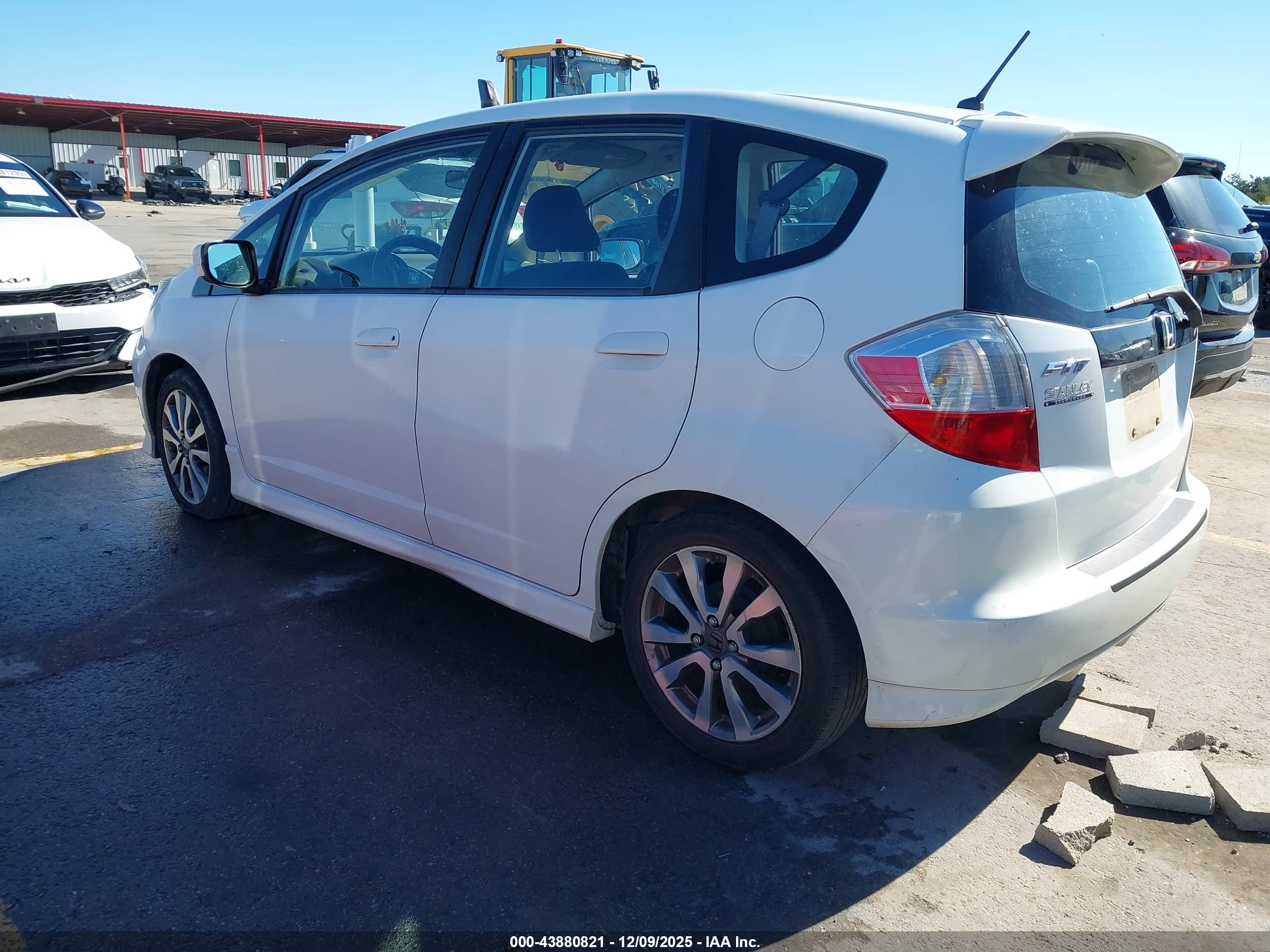 HONDA FIT image 3