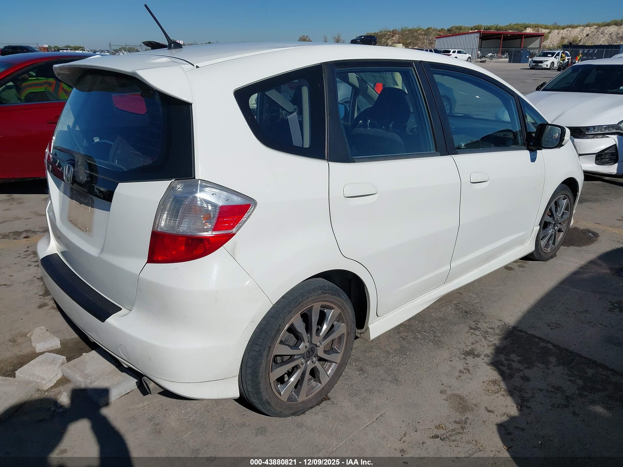 HONDA FIT image 4
