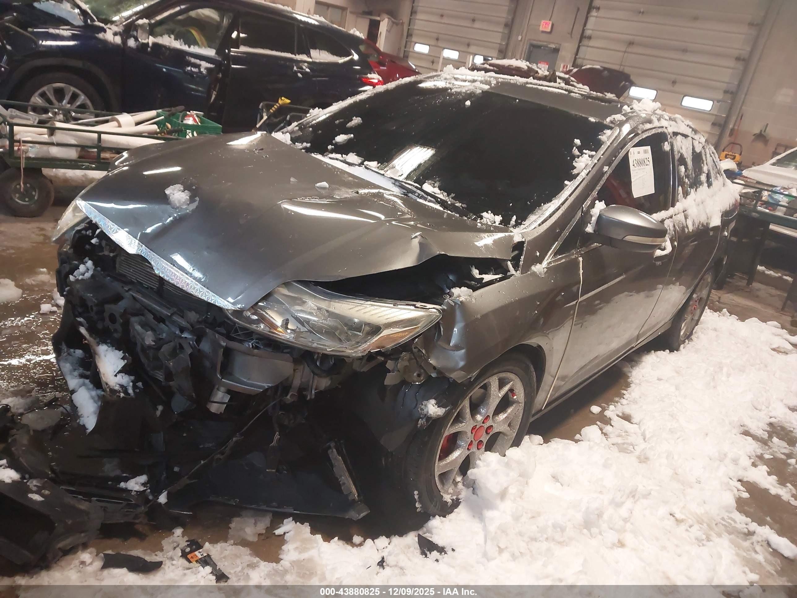 FORD FOCUS image 2