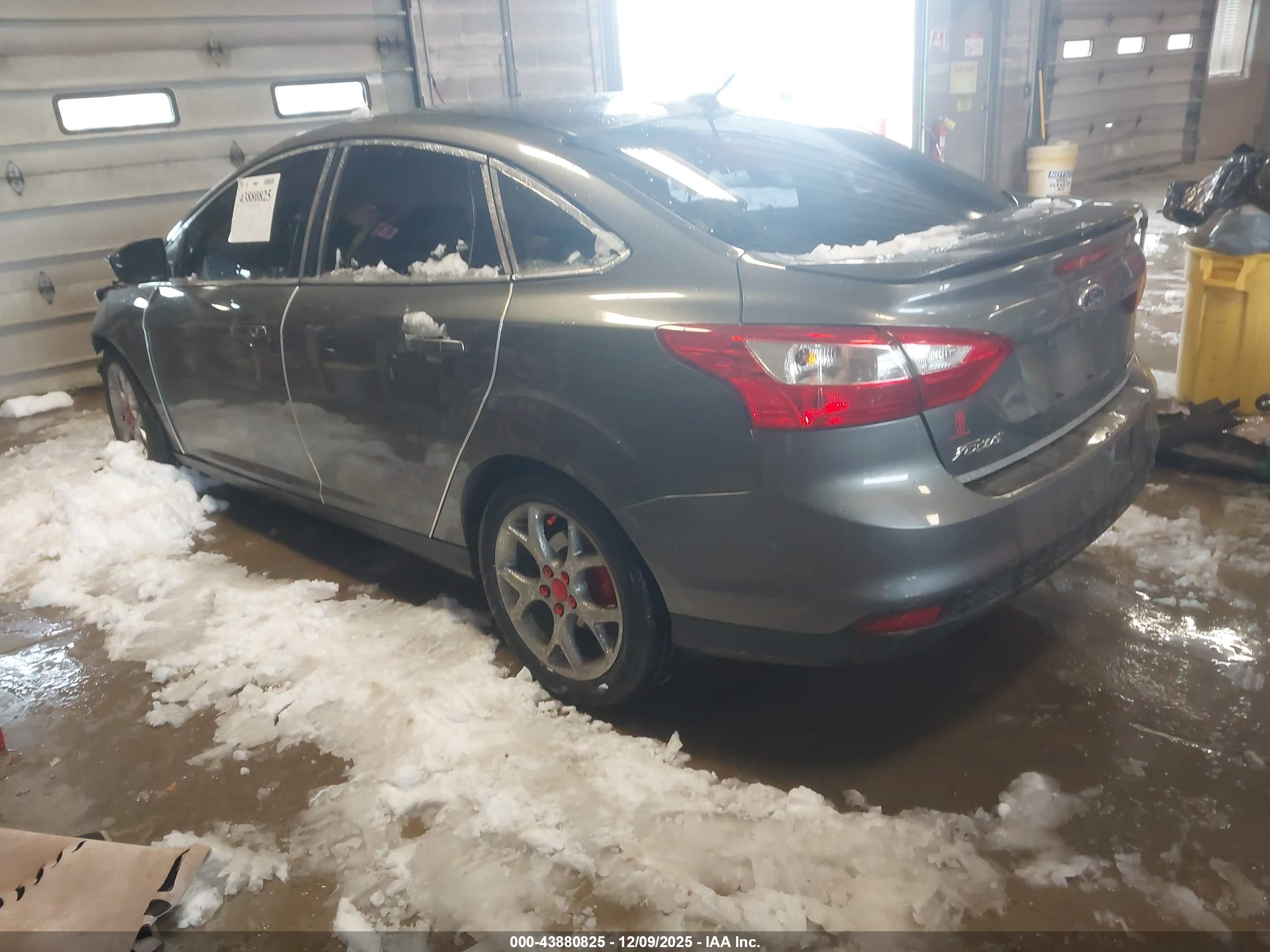 FORD FOCUS image 3