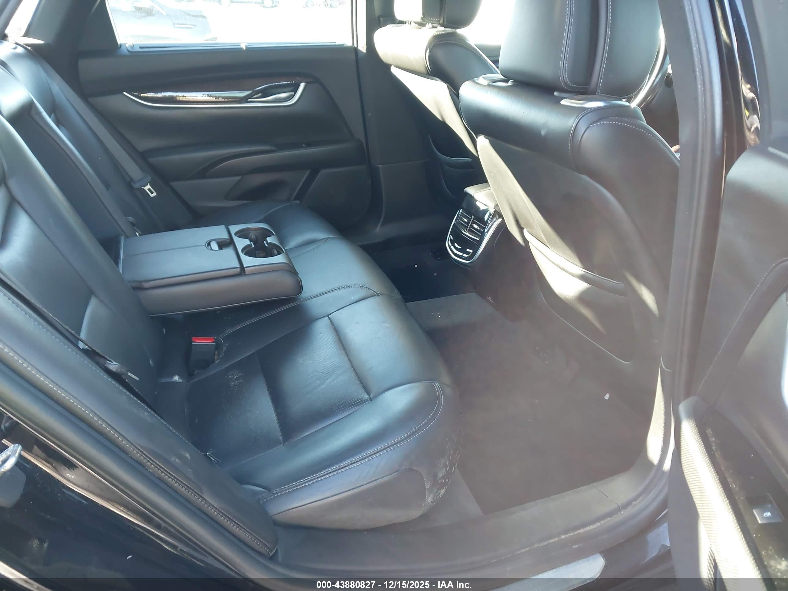 CADILLAC XTS image 8