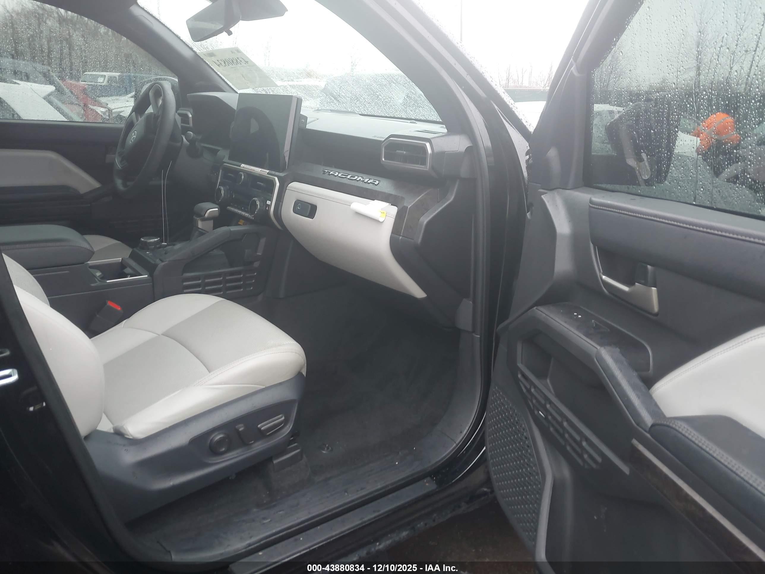 TOYOTA TACOMA image 5