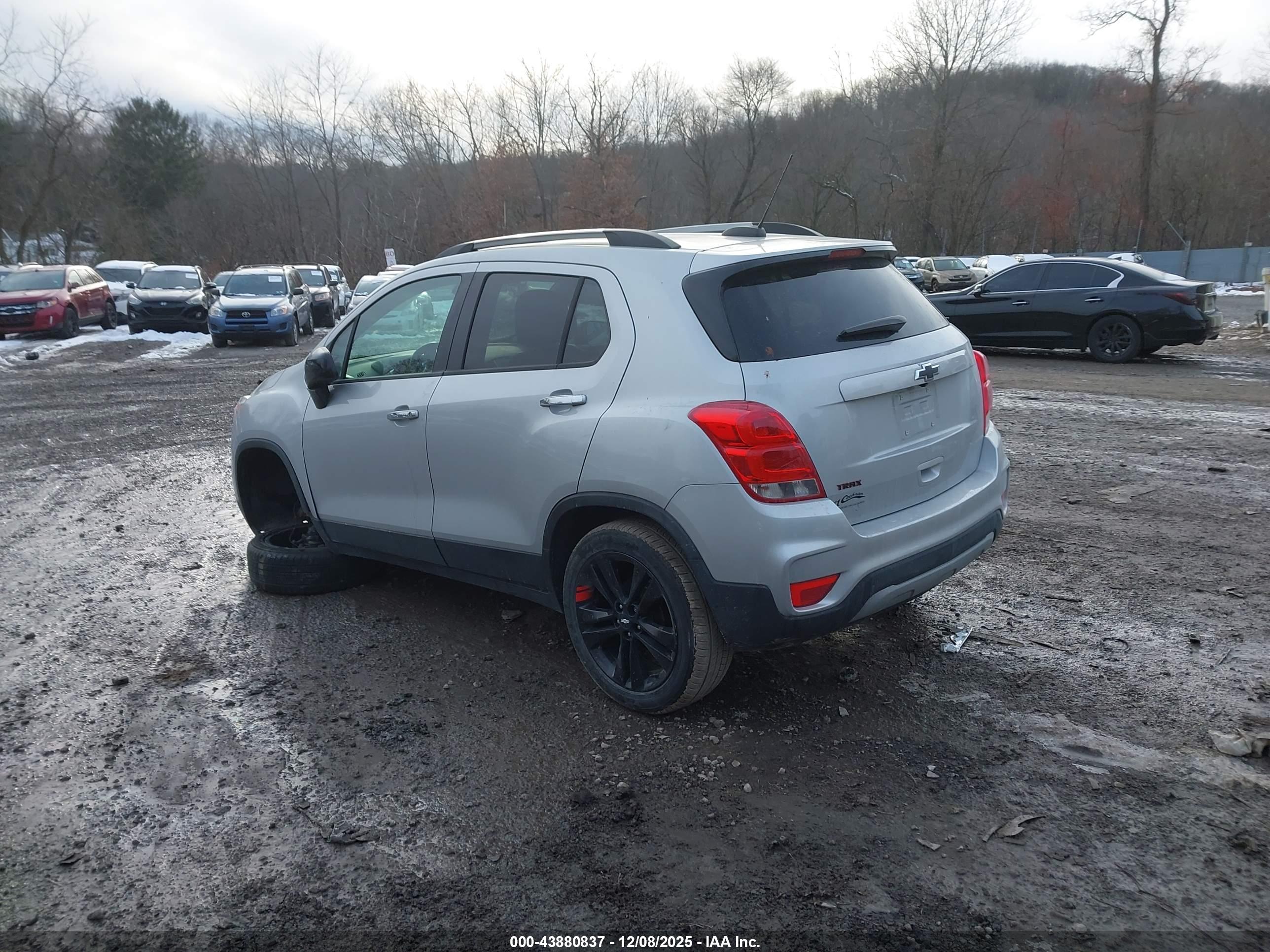 CHEVROLET TRAX image 3