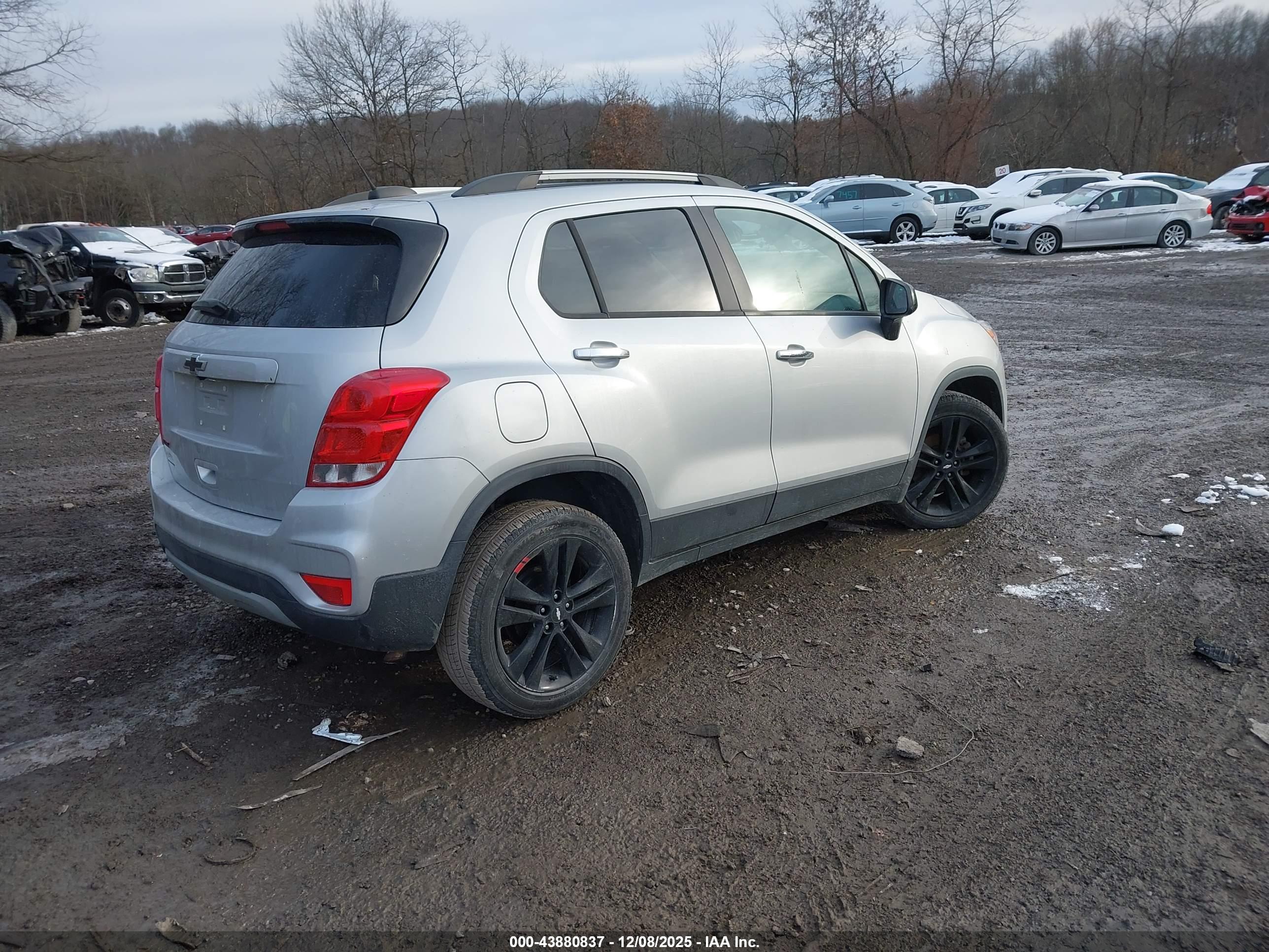 CHEVROLET TRAX image 4