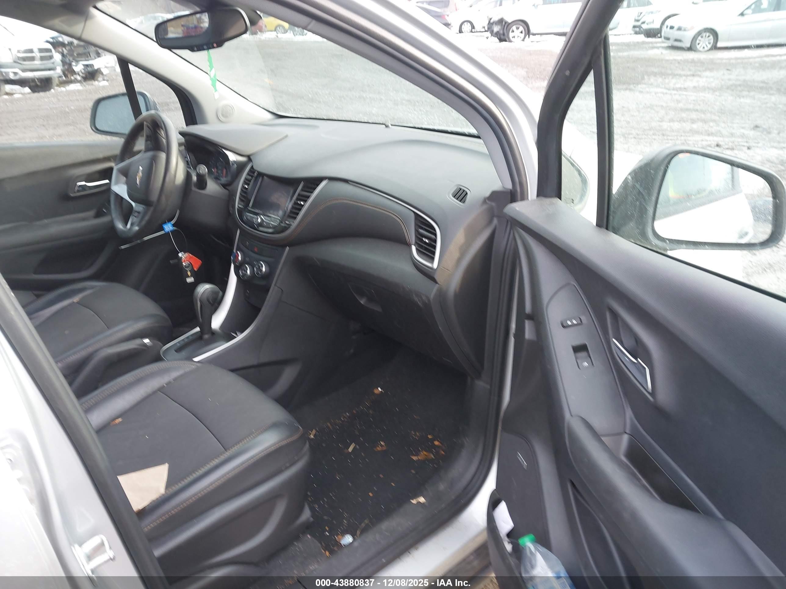 CHEVROLET TRAX image 5