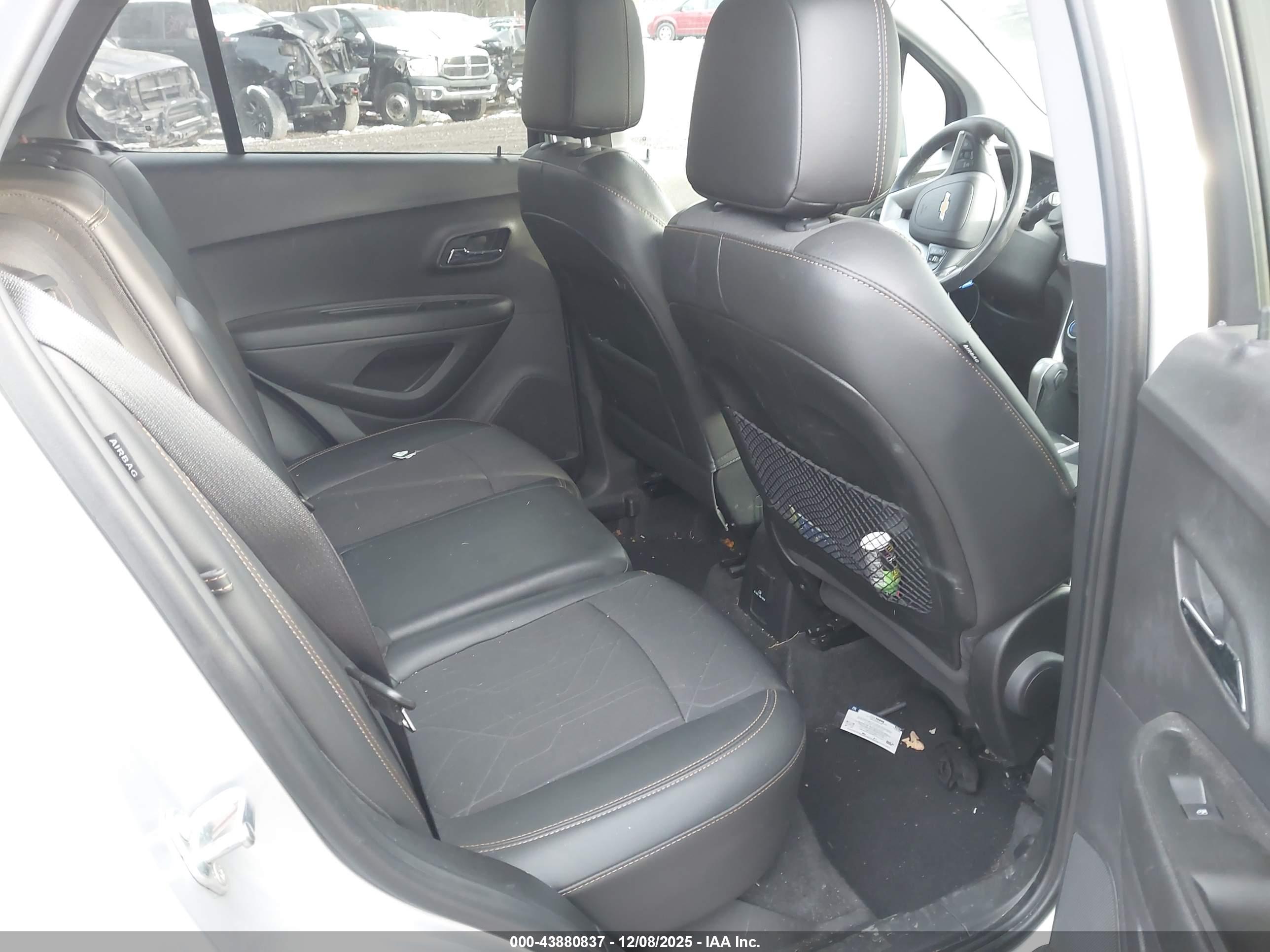 CHEVROLET TRAX image 8