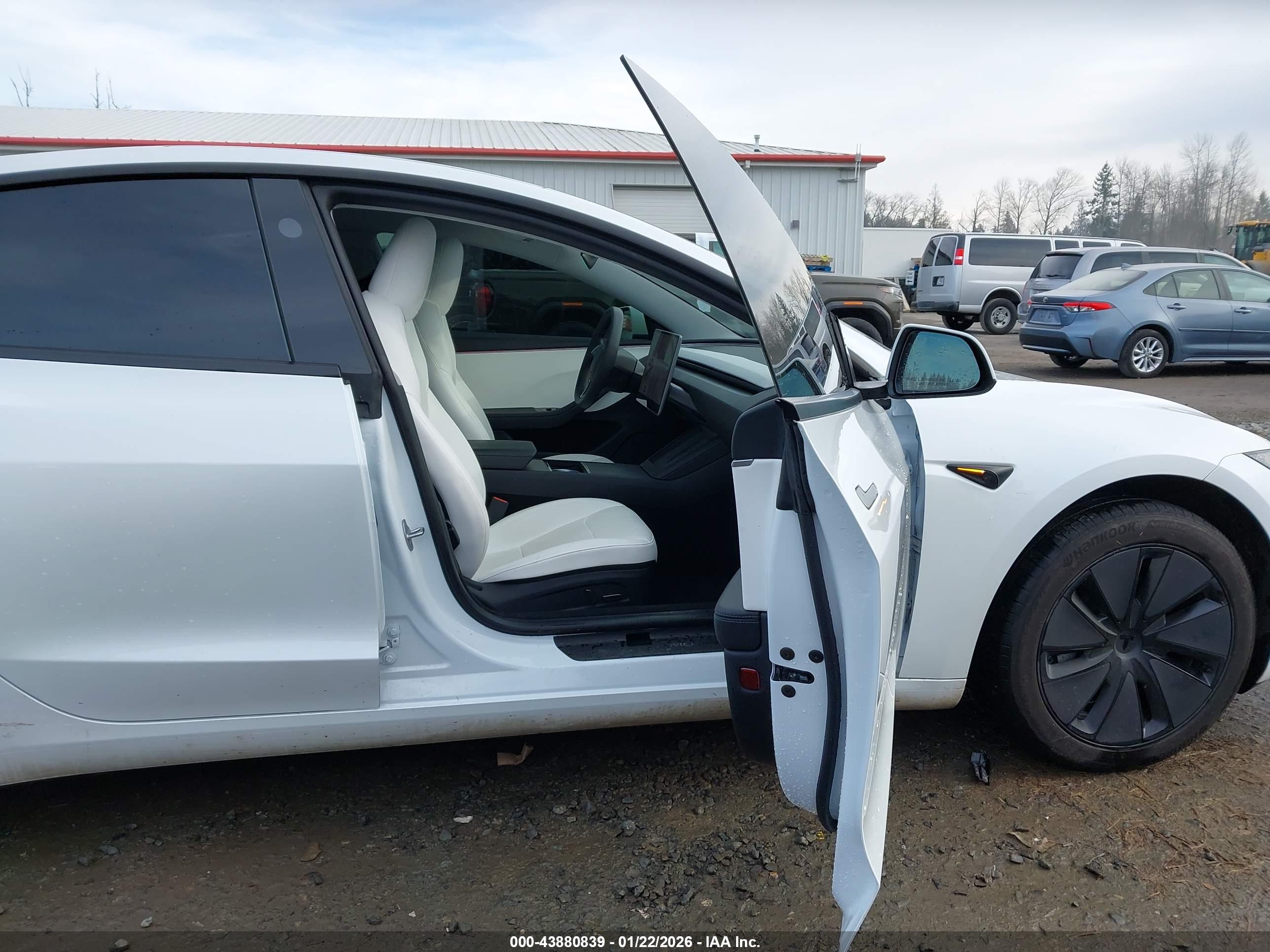 TESLA MODEL image 5