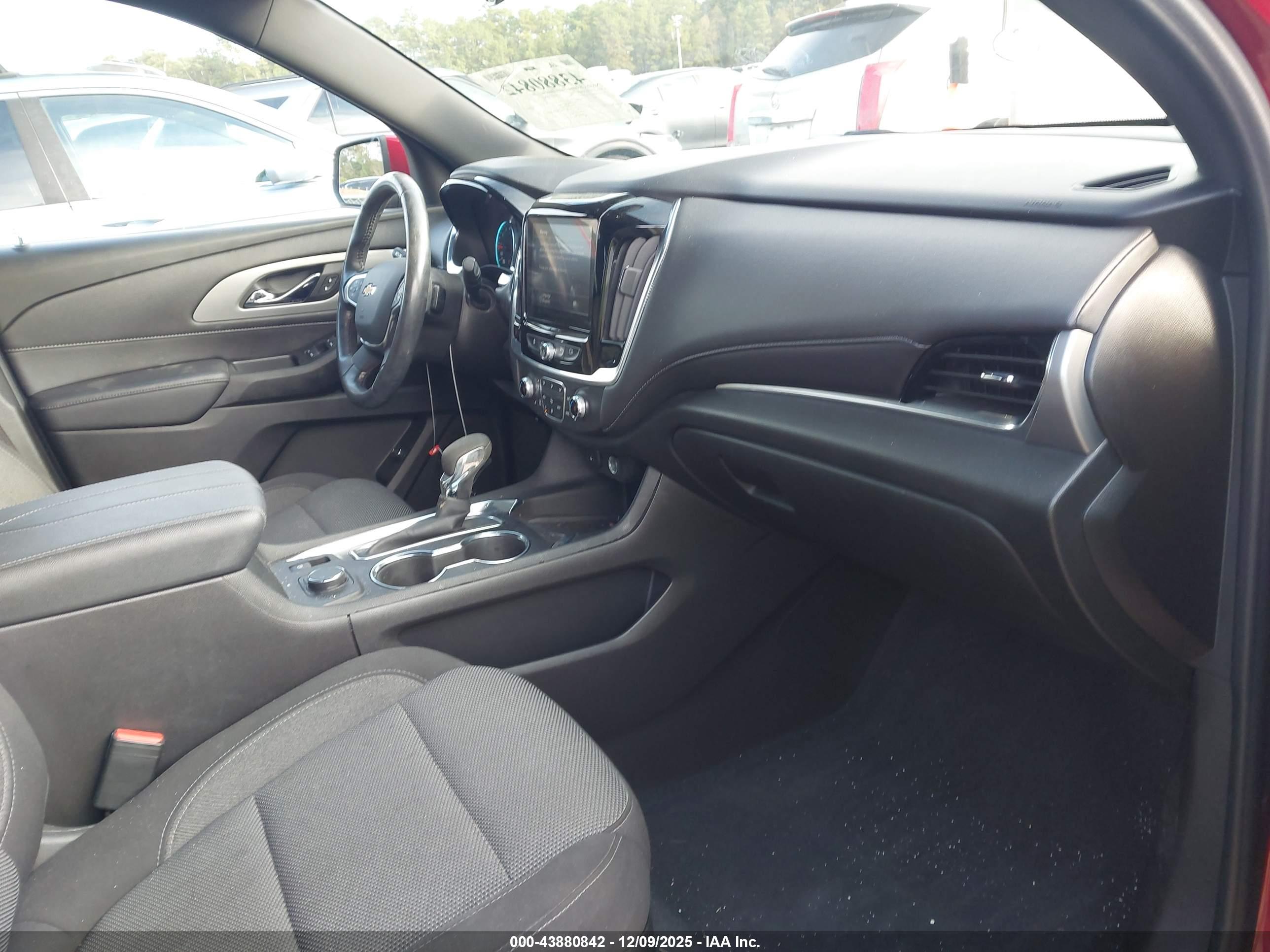 CHEVROLET TRAVERSE image 5