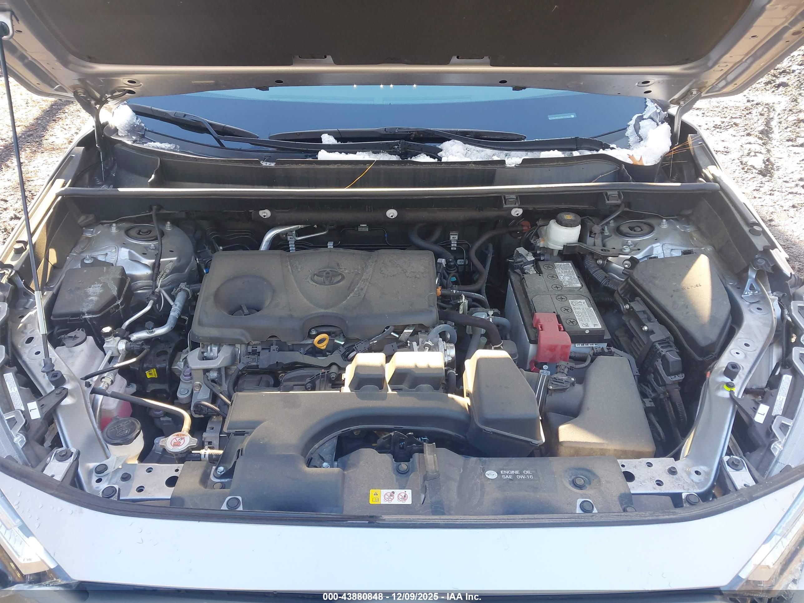 TOYOTA RAV4 image 10