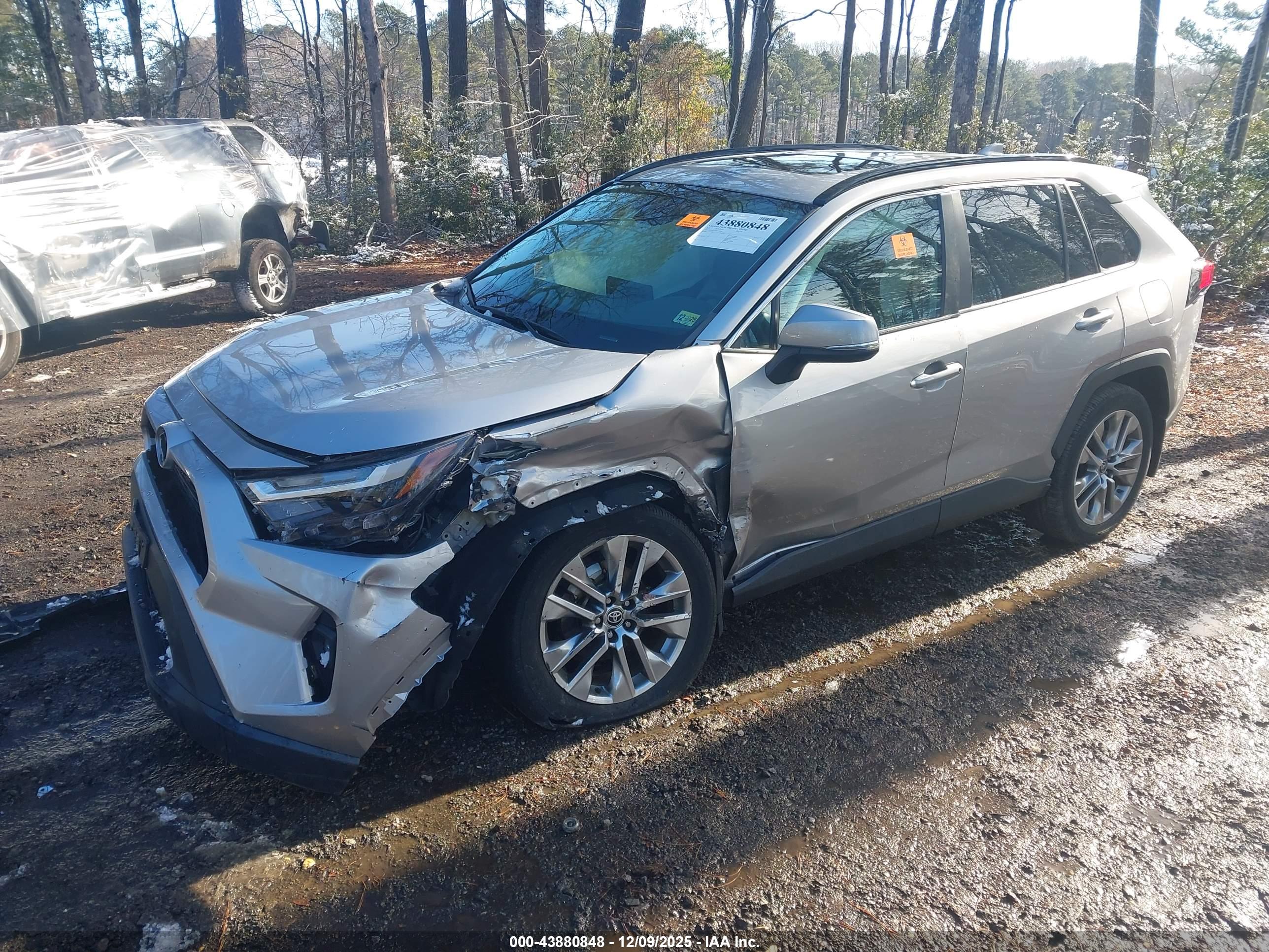 TOYOTA RAV4 image 2
