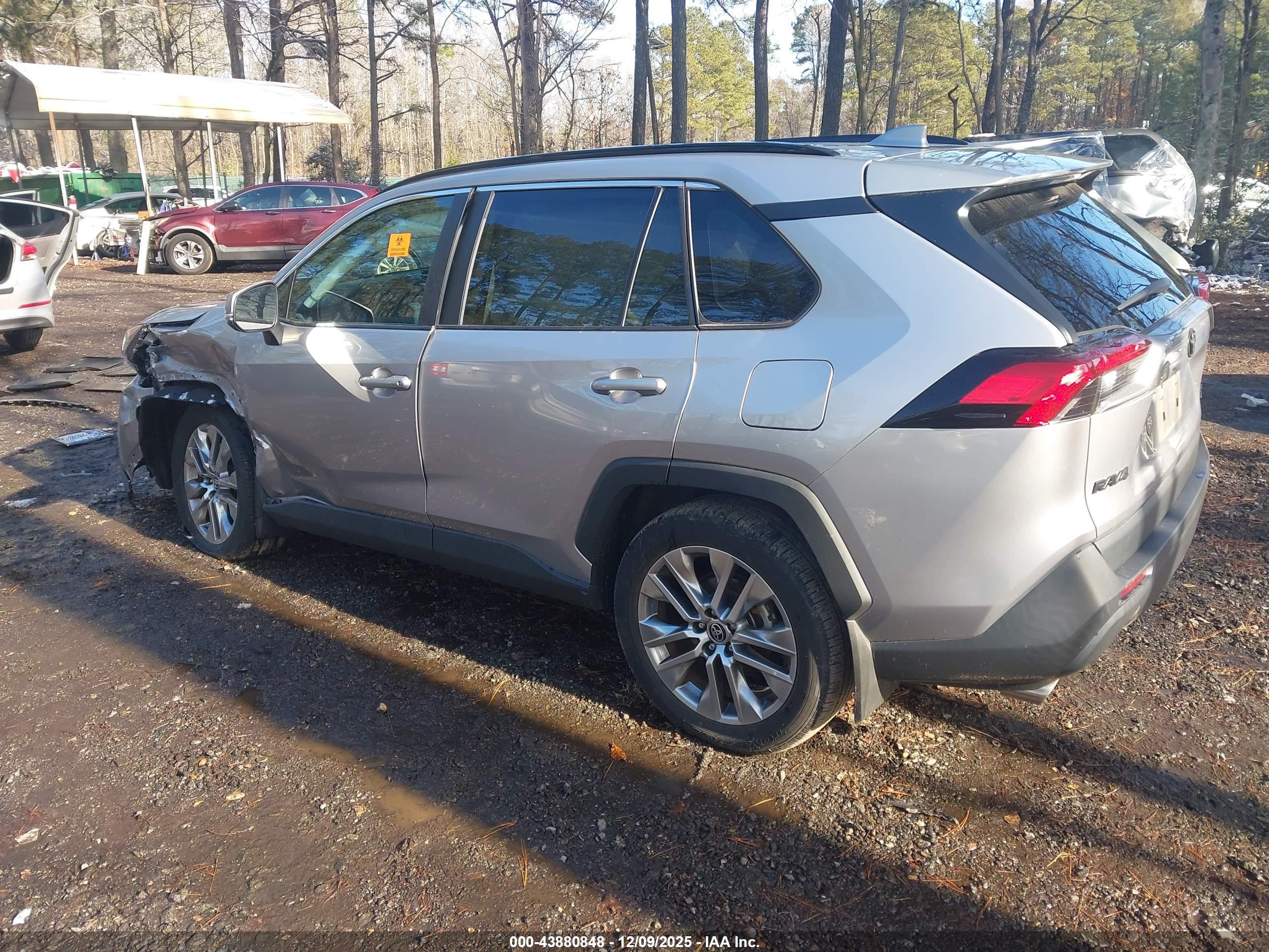 TOYOTA RAV4 image 3