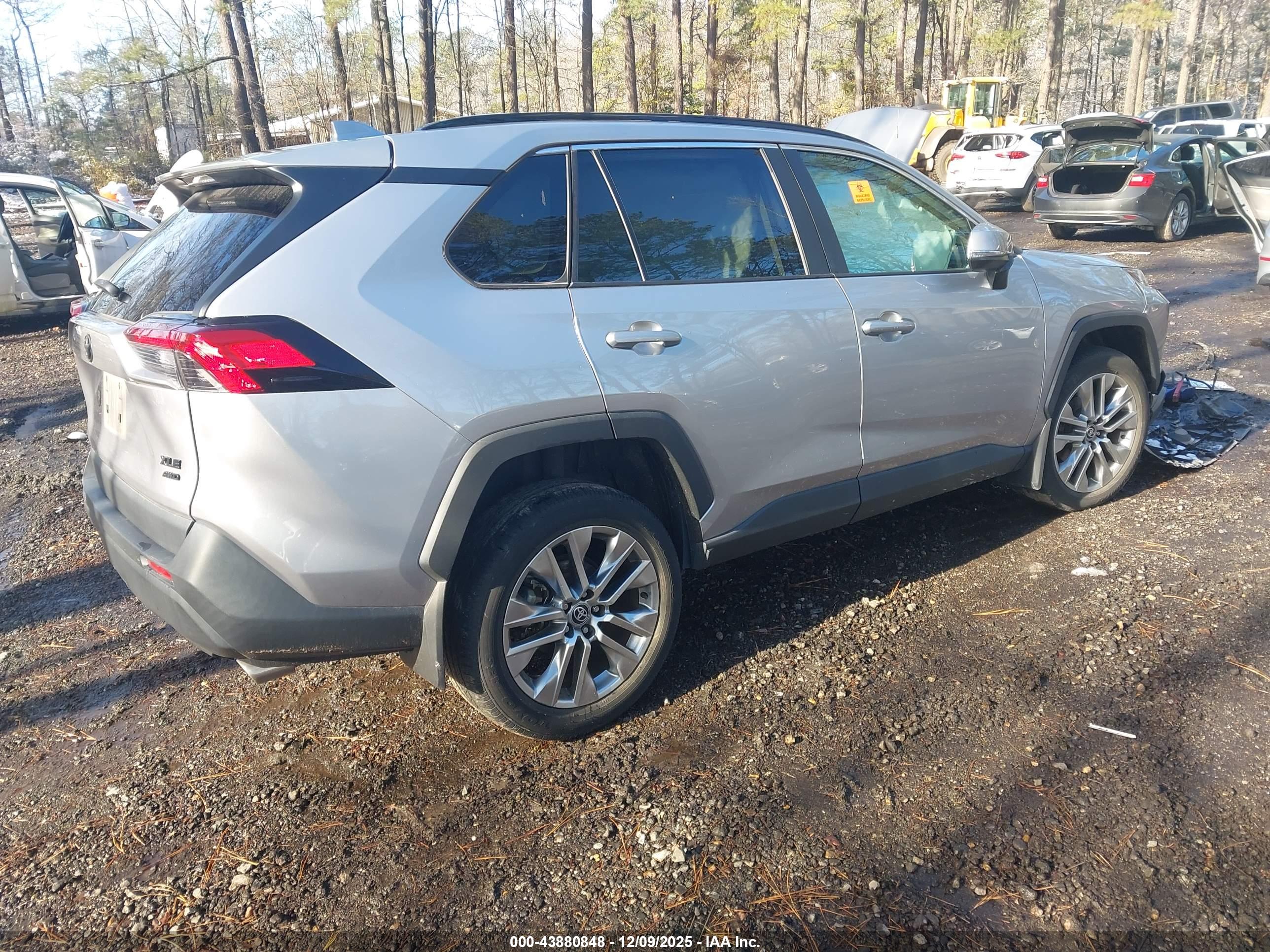 TOYOTA RAV4 image 4