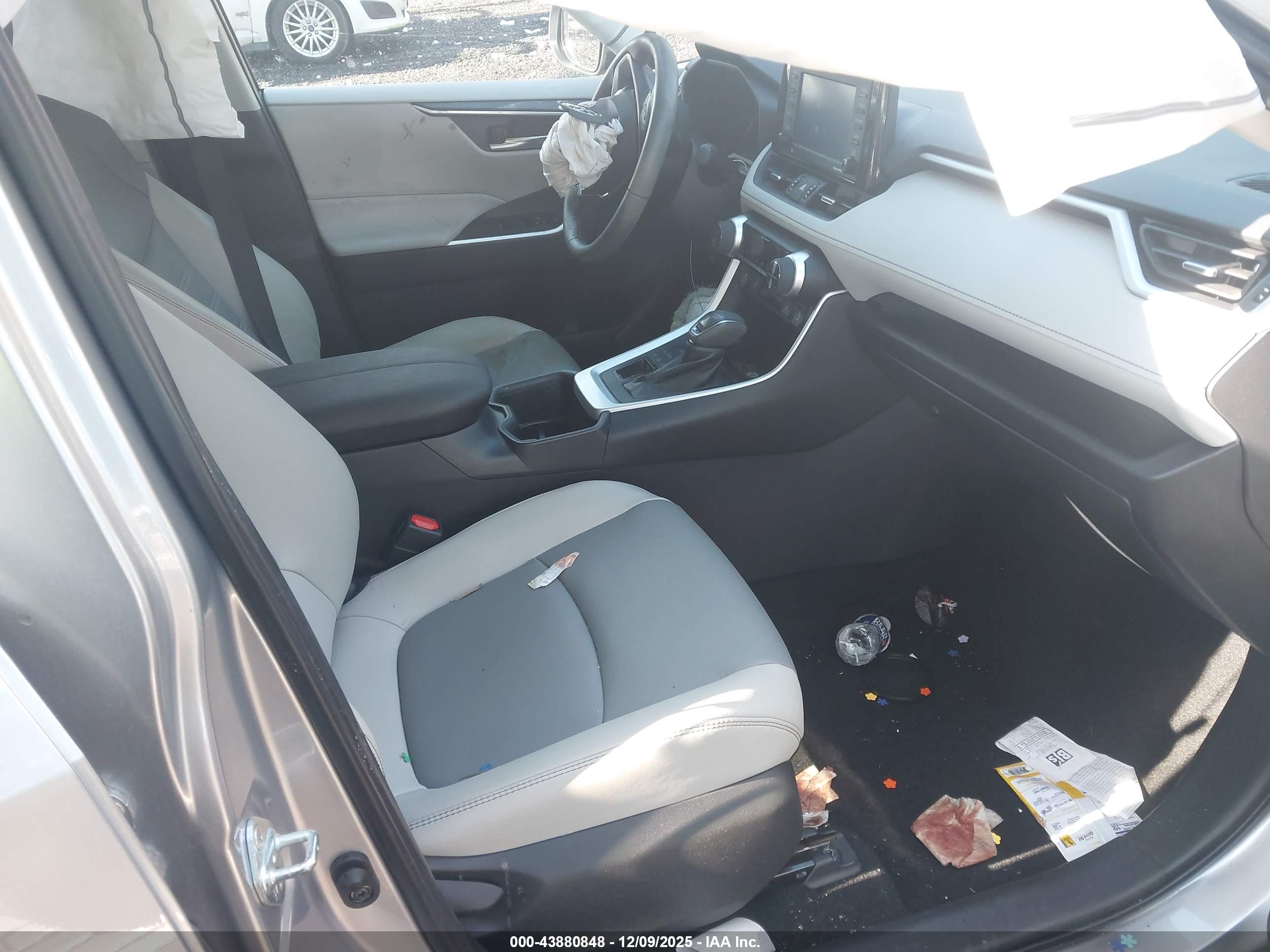 TOYOTA RAV4 image 5