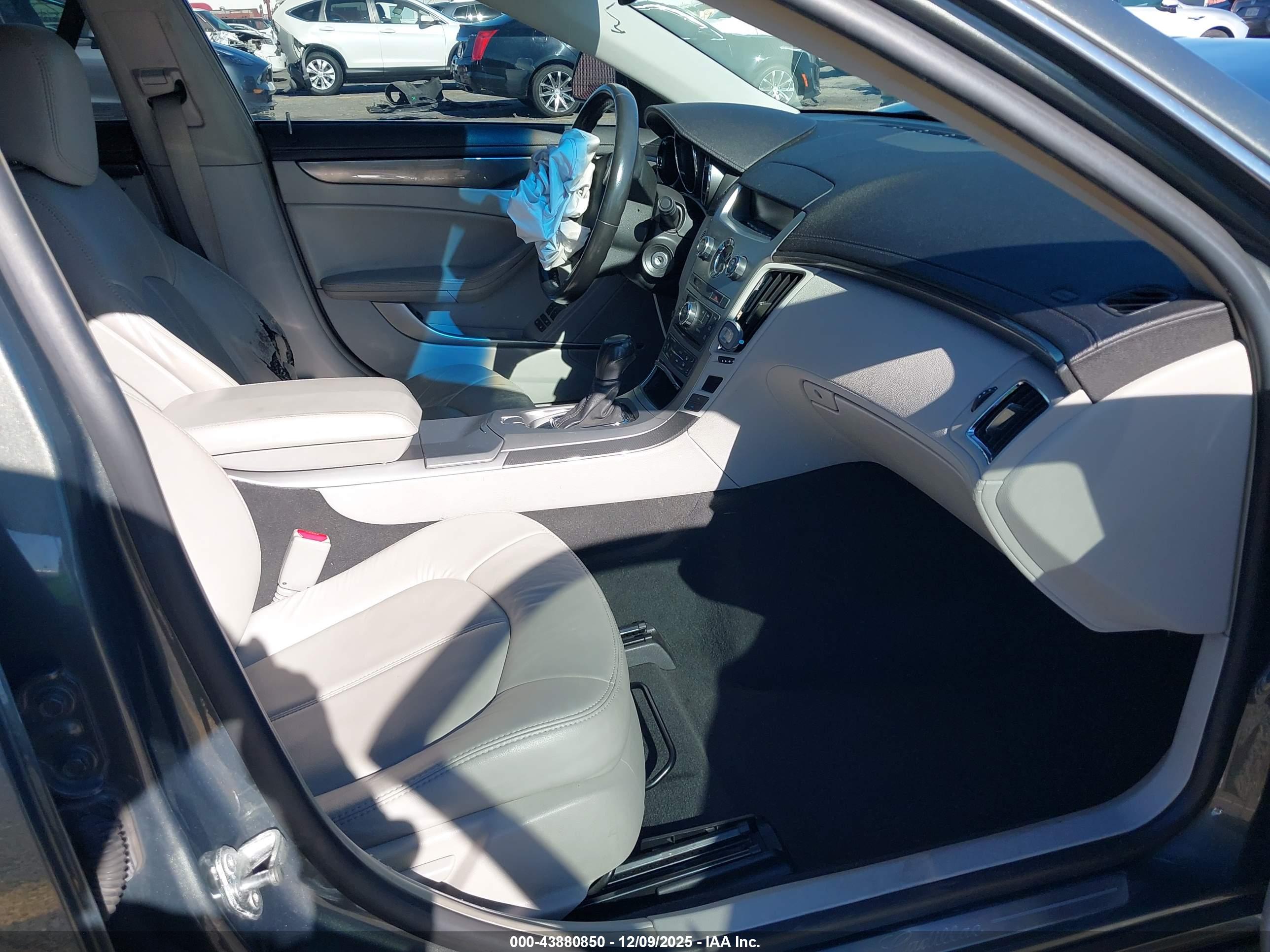 CADILLAC CTS image 5