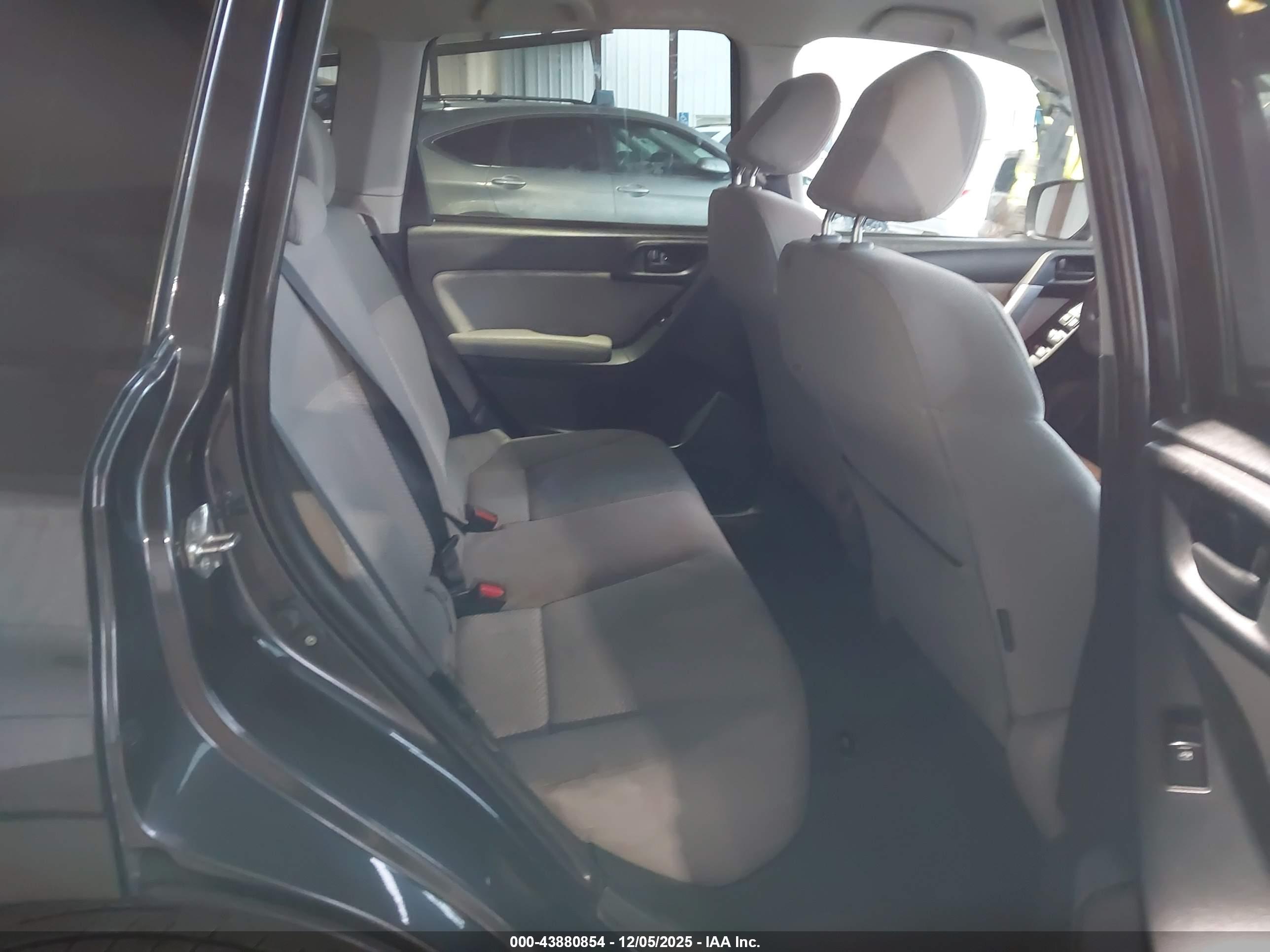 SUBARU FORESTER image 8