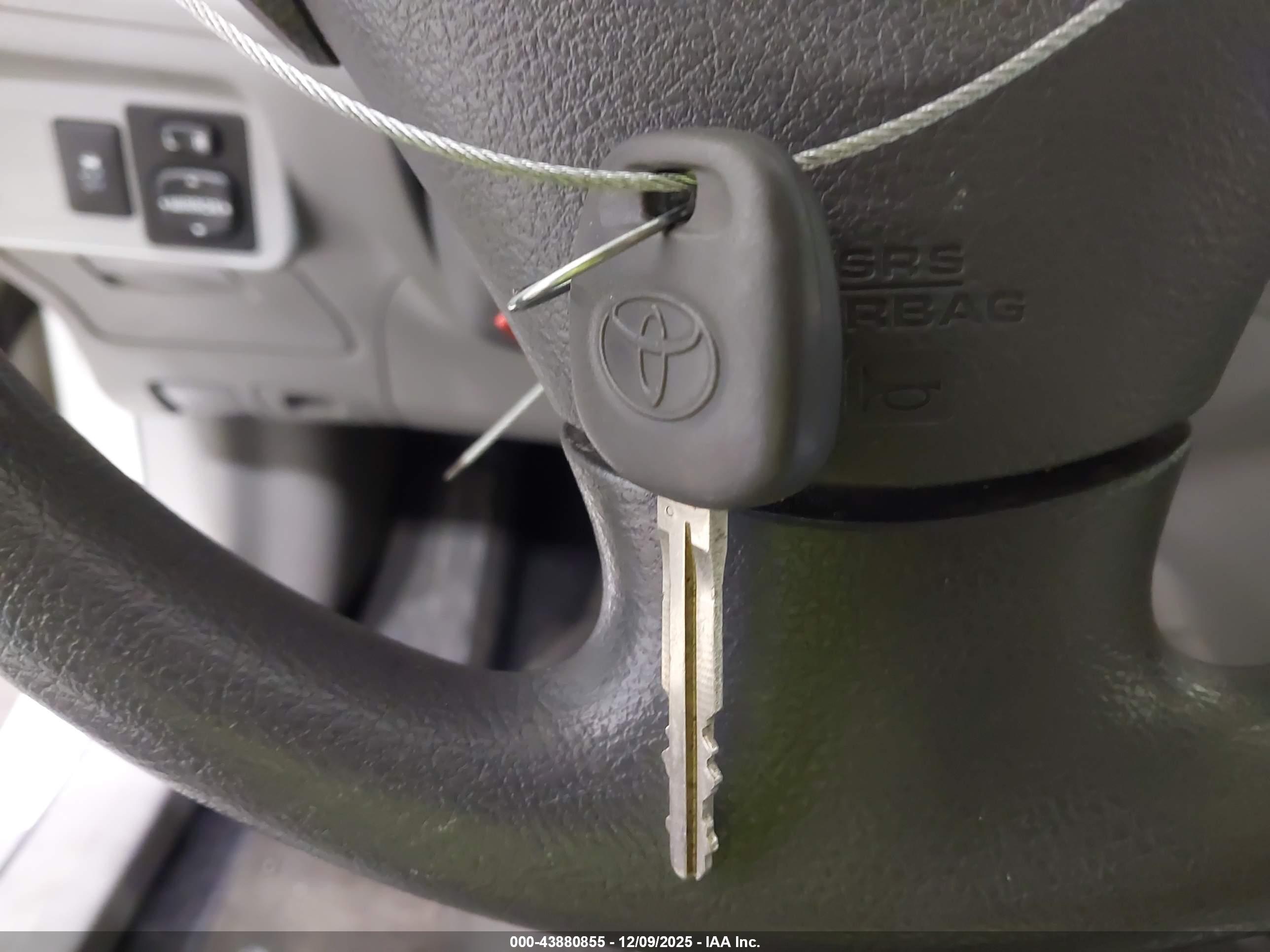 TOYOTA COROLLA image 11