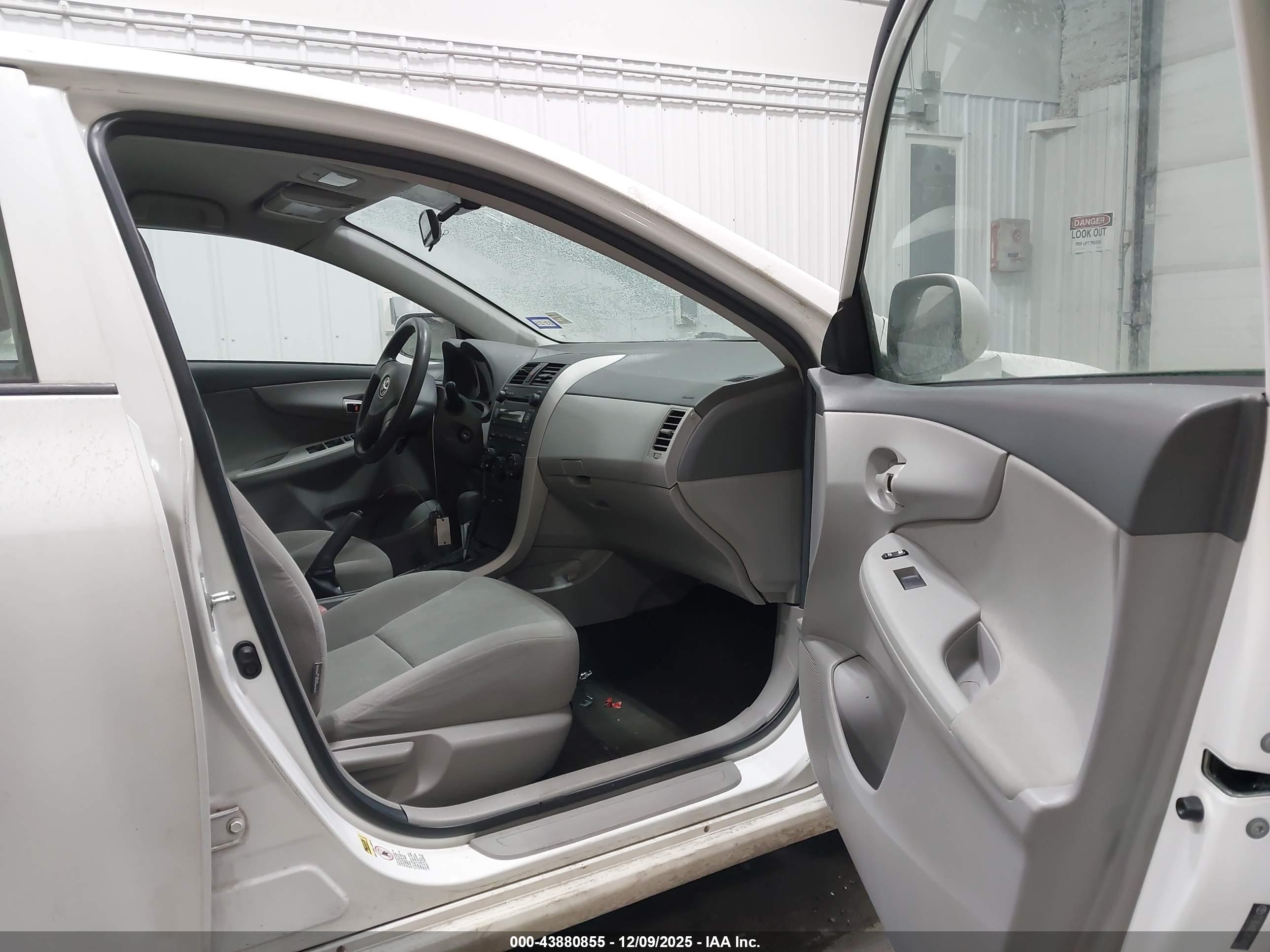 TOYOTA COROLLA image 5