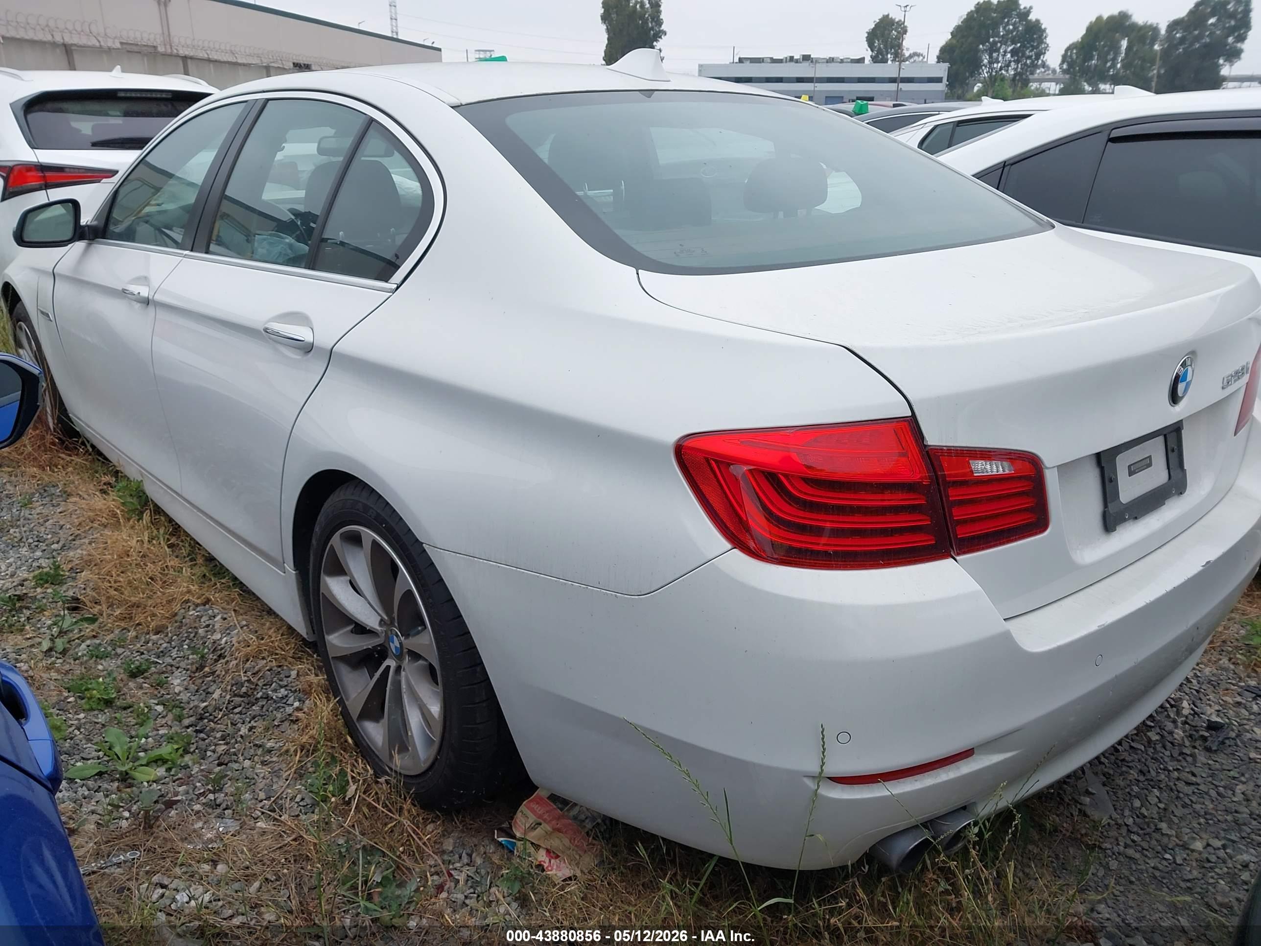 BMW 528I image 3