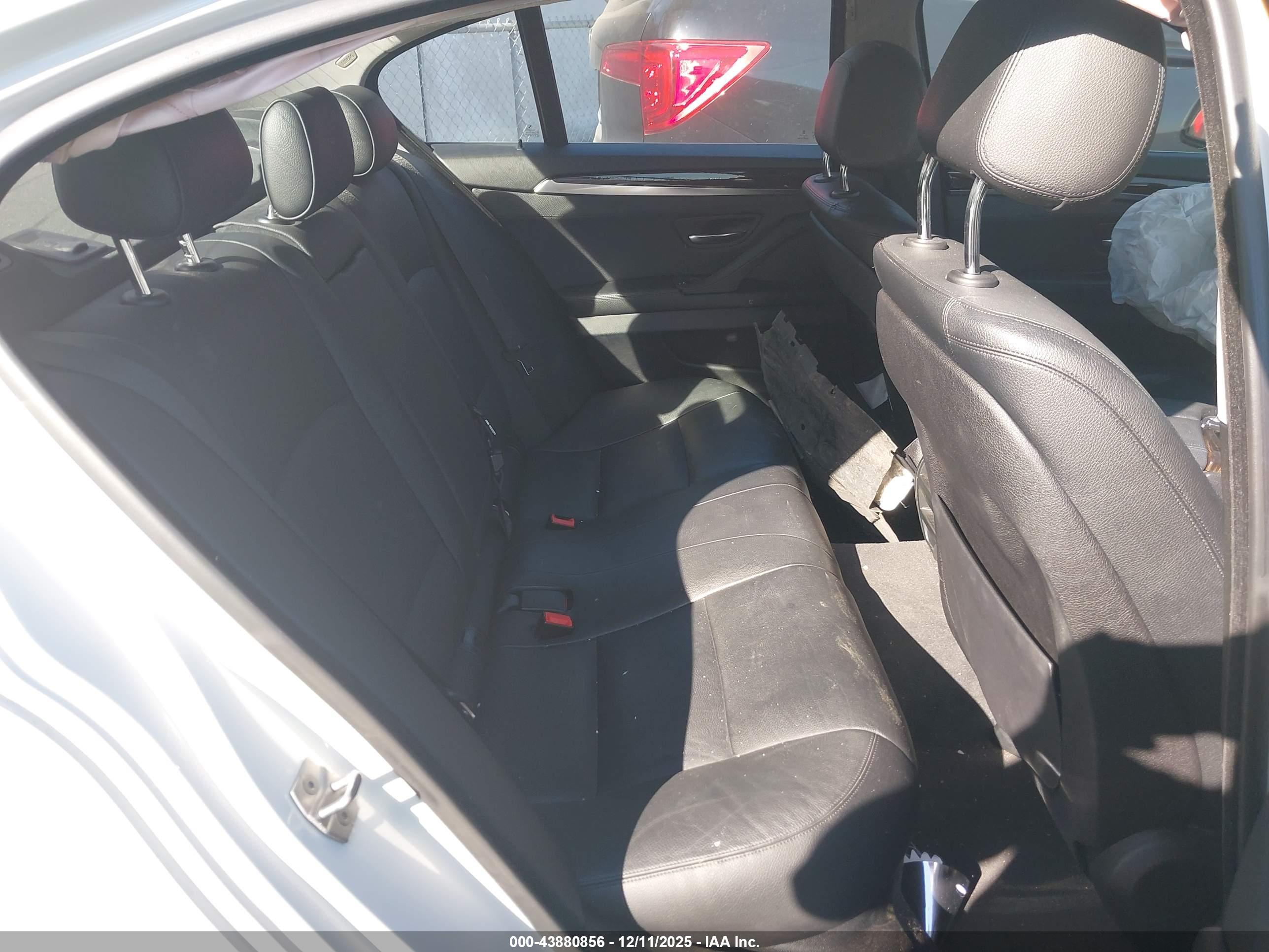 BMW 528I image 8