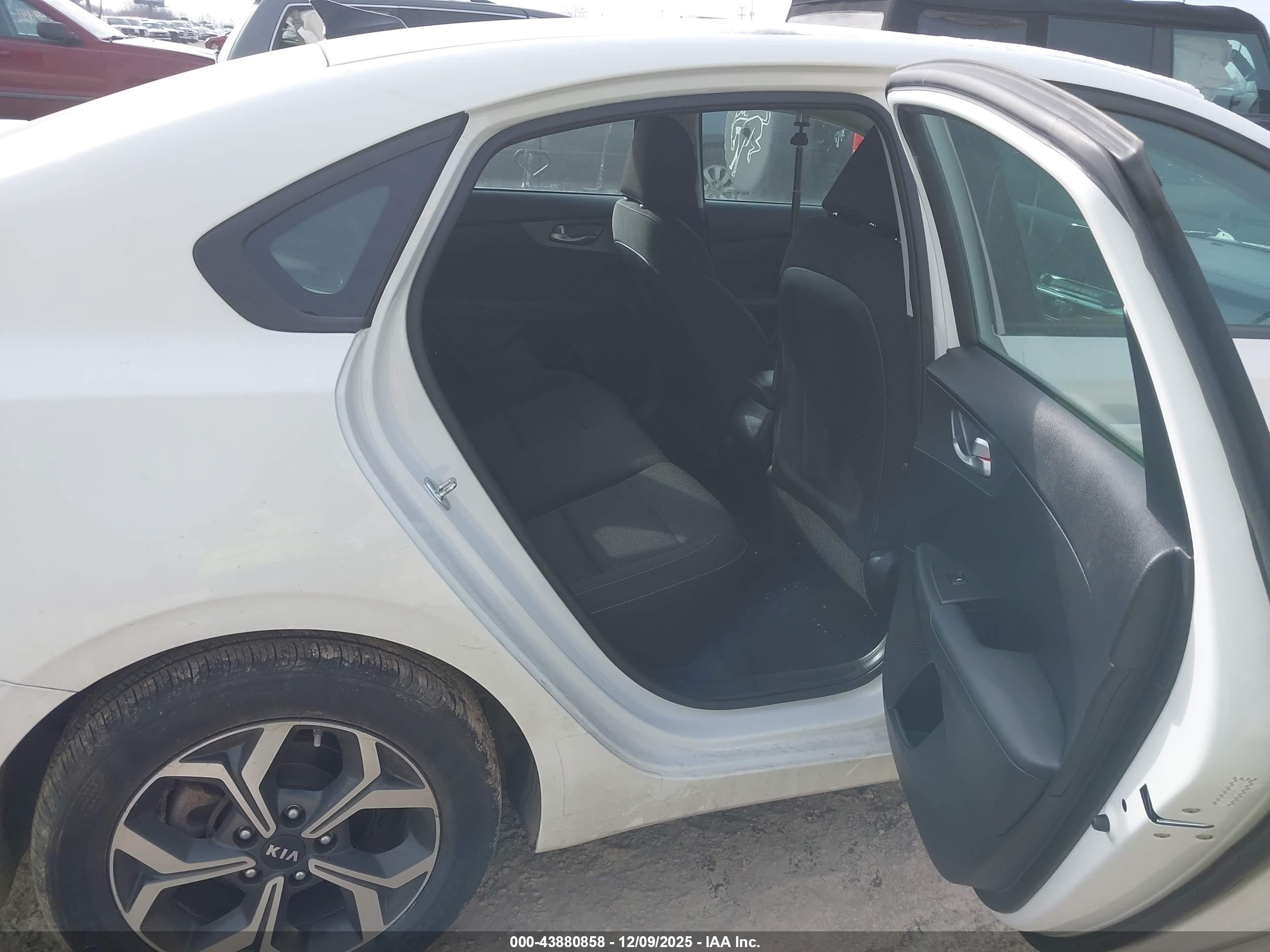 KIA FORTE image 8