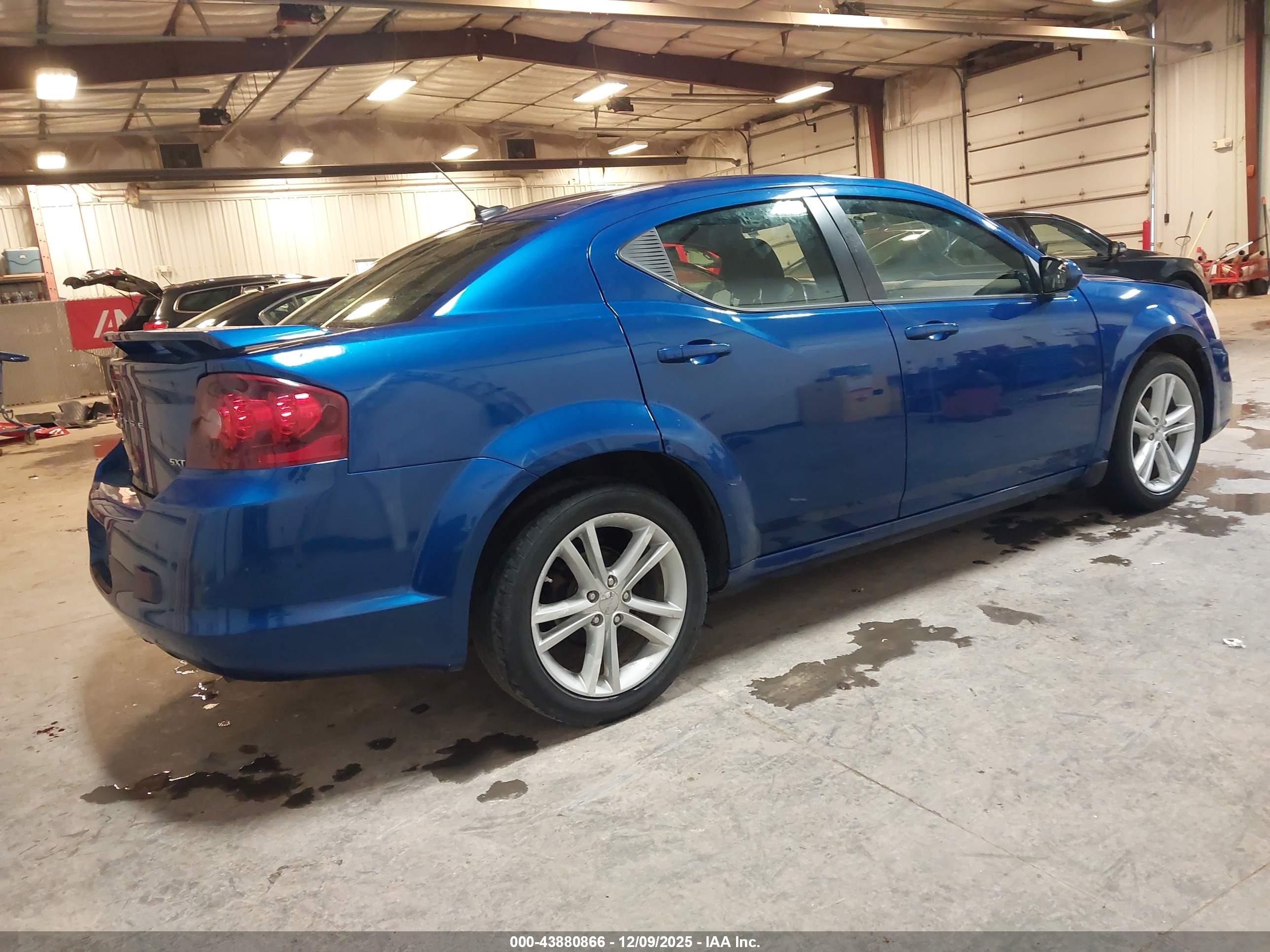 DODGE AVENGER image 4