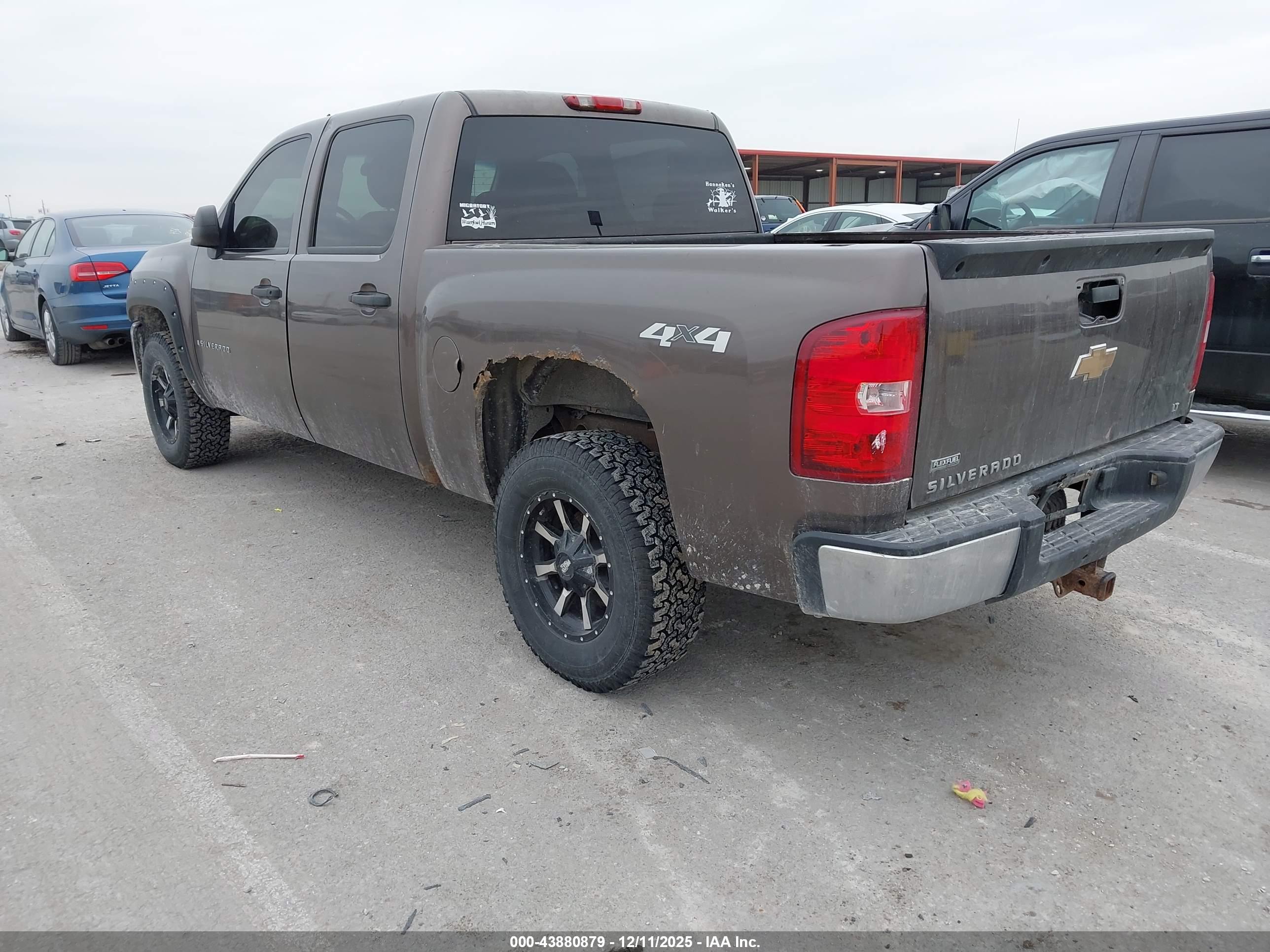 CHEVROLET SILVERADO image 3