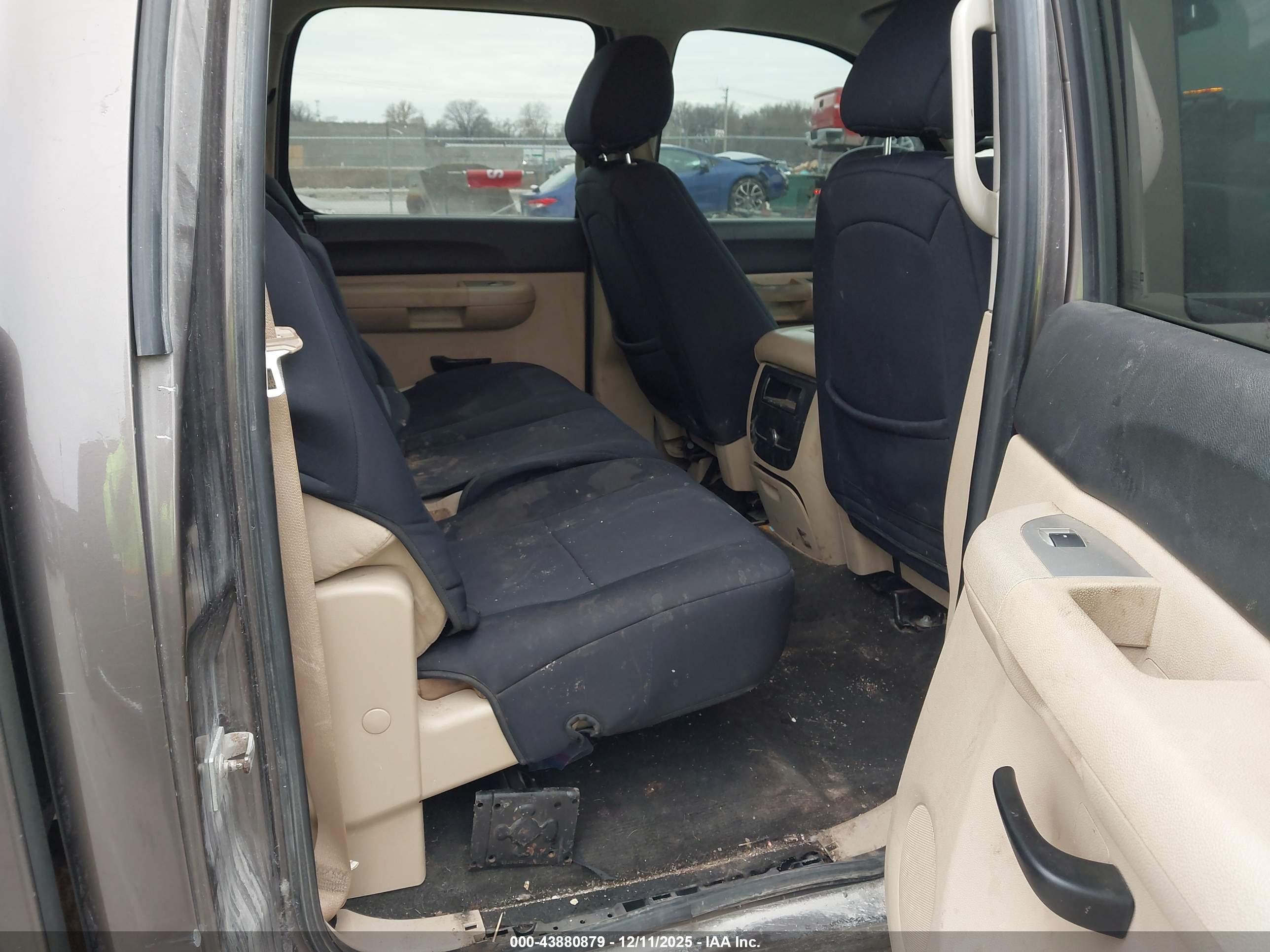 CHEVROLET SILVERADO image 8