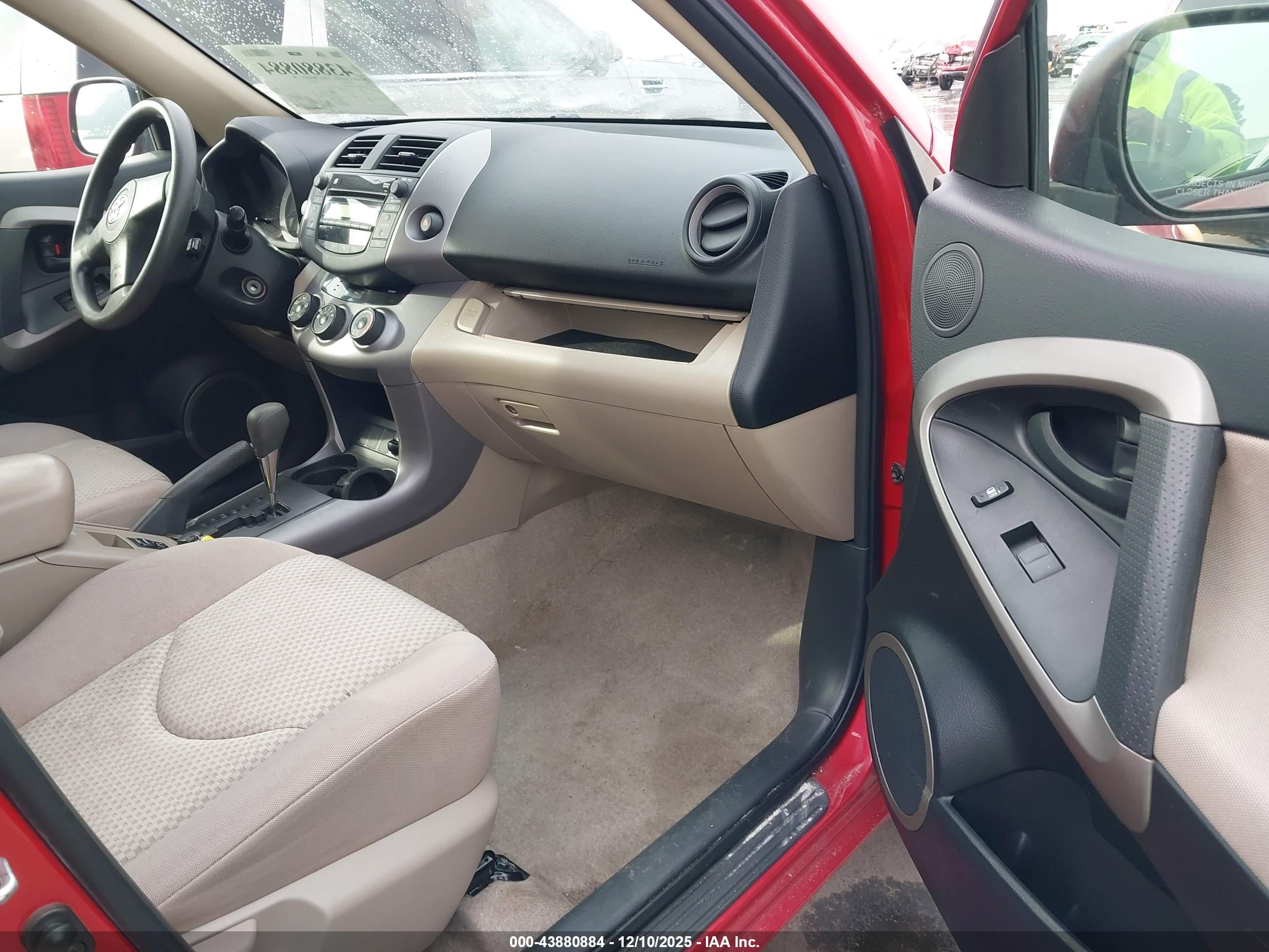 TOYOTA RAV4 image 5