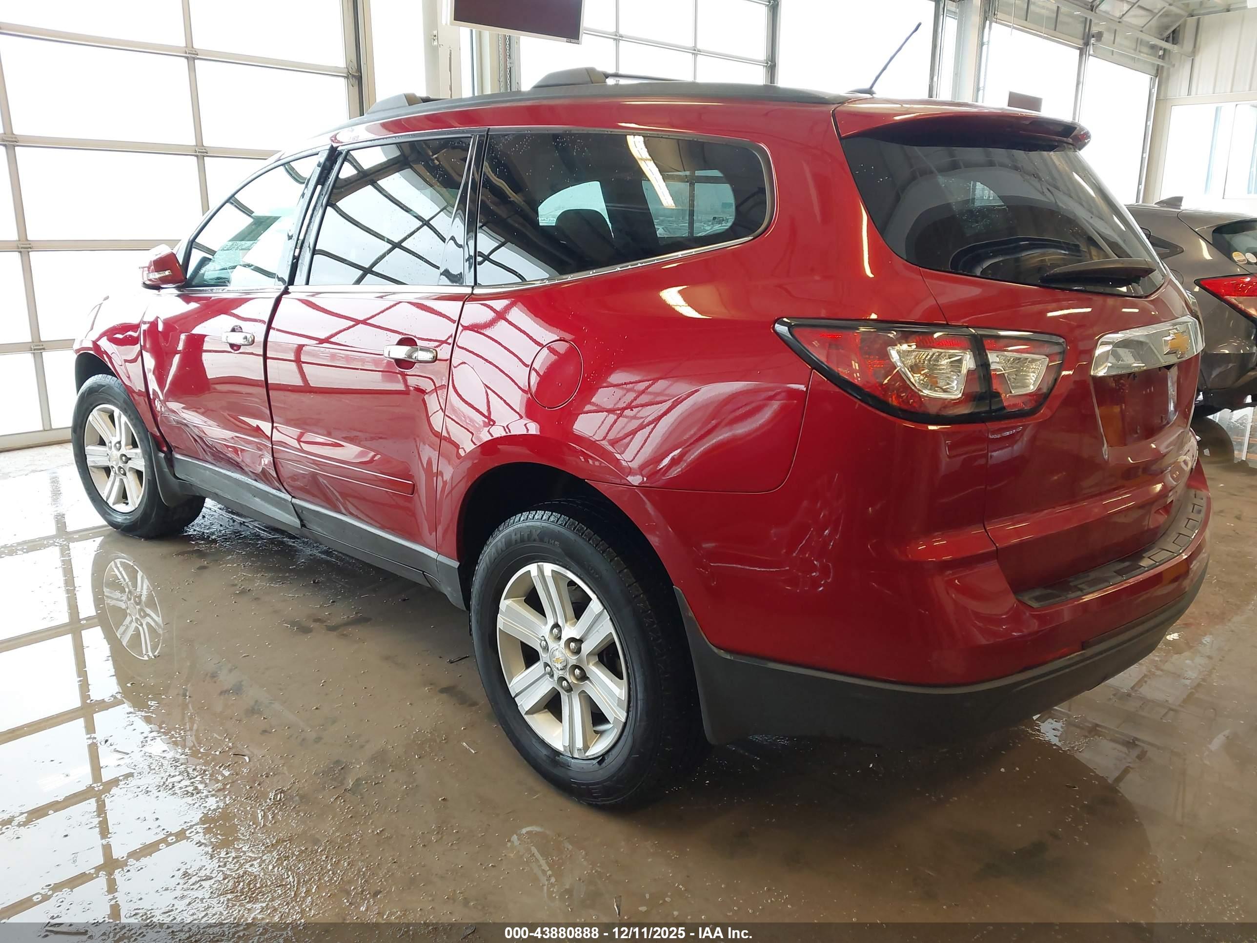 CHEVROLET TRAVERSE image 3