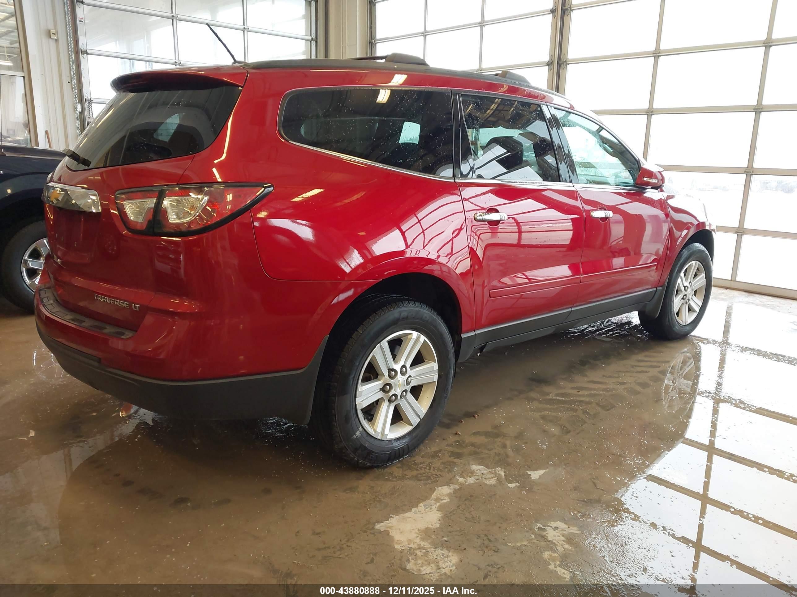 CHEVROLET TRAVERSE image 4
