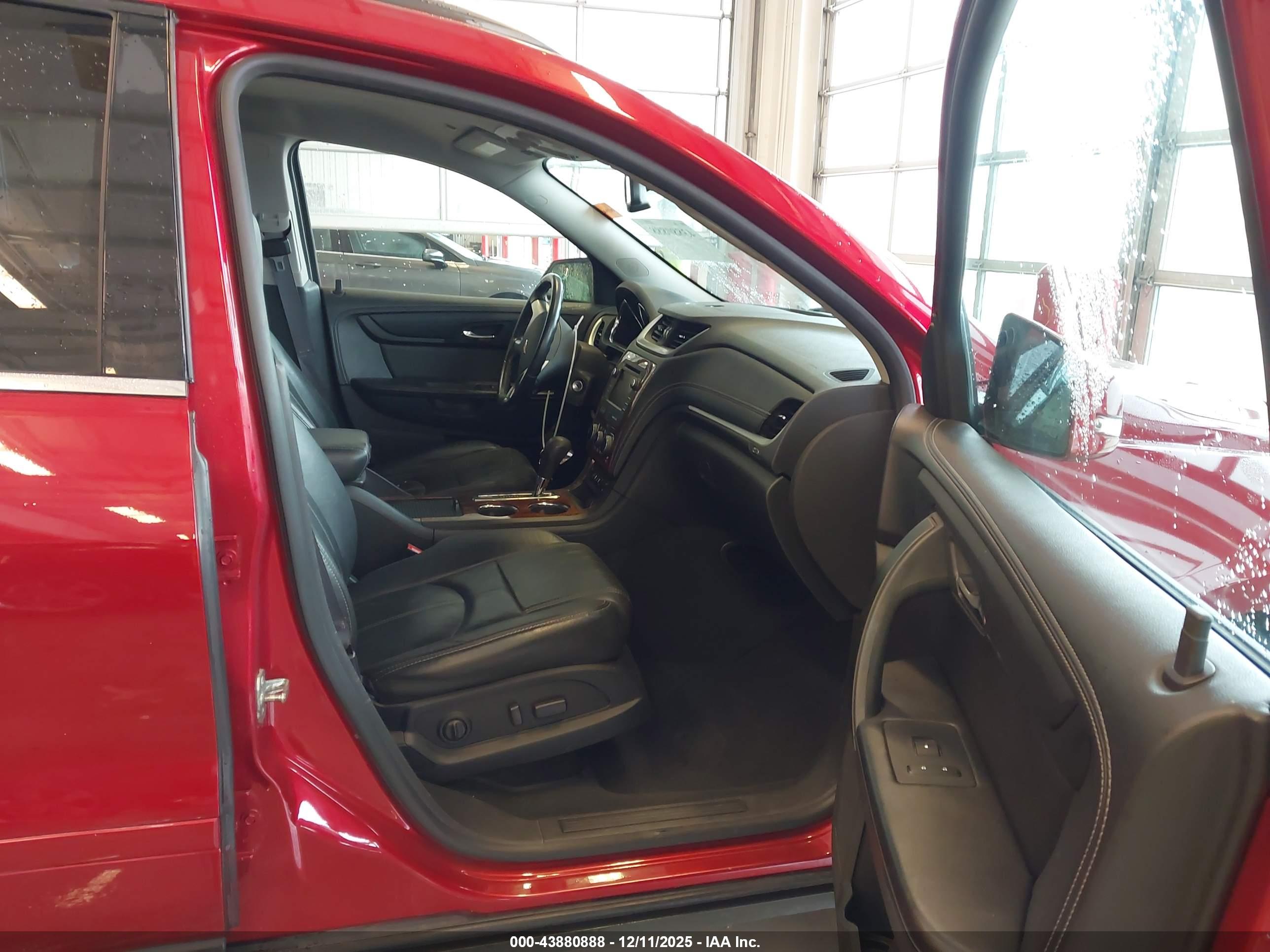 CHEVROLET TRAVERSE image 5