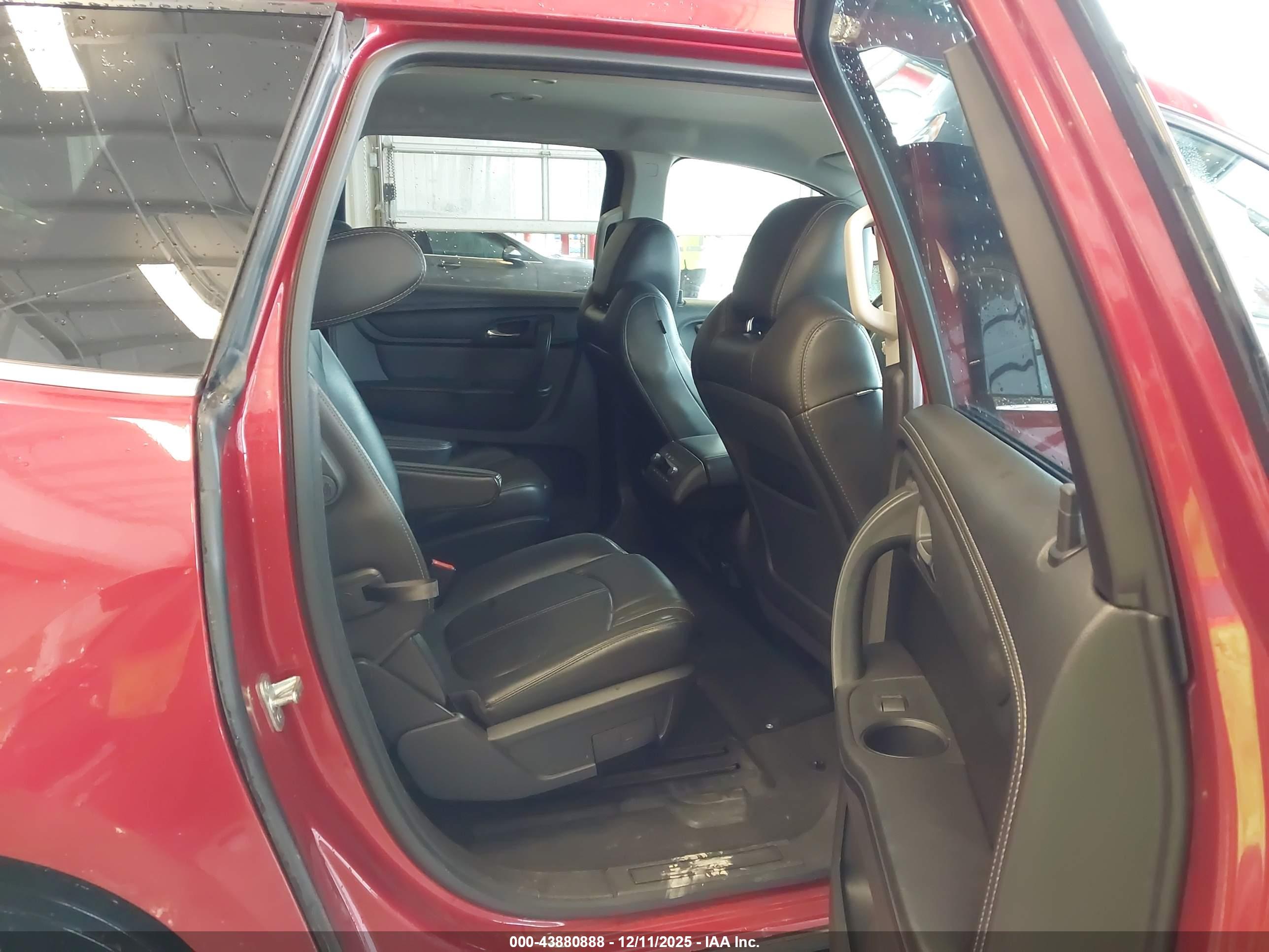CHEVROLET TRAVERSE image 8