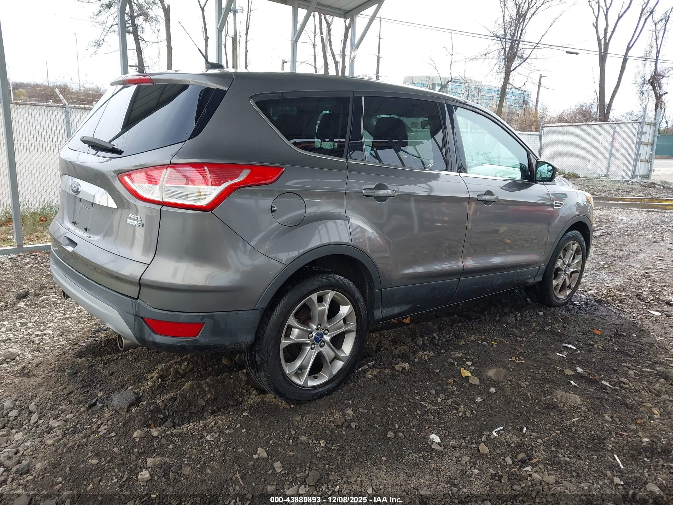 FORD ESCAPE image 4