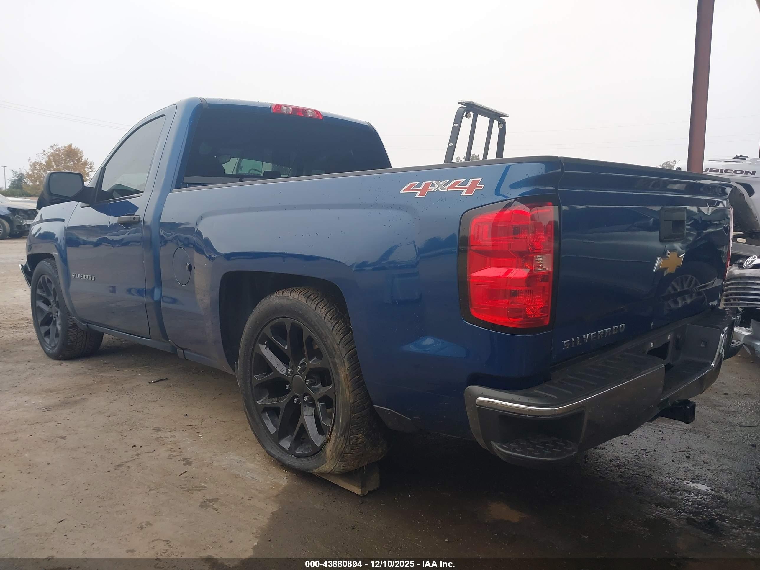 CHEVROLET SILVERADO image 3