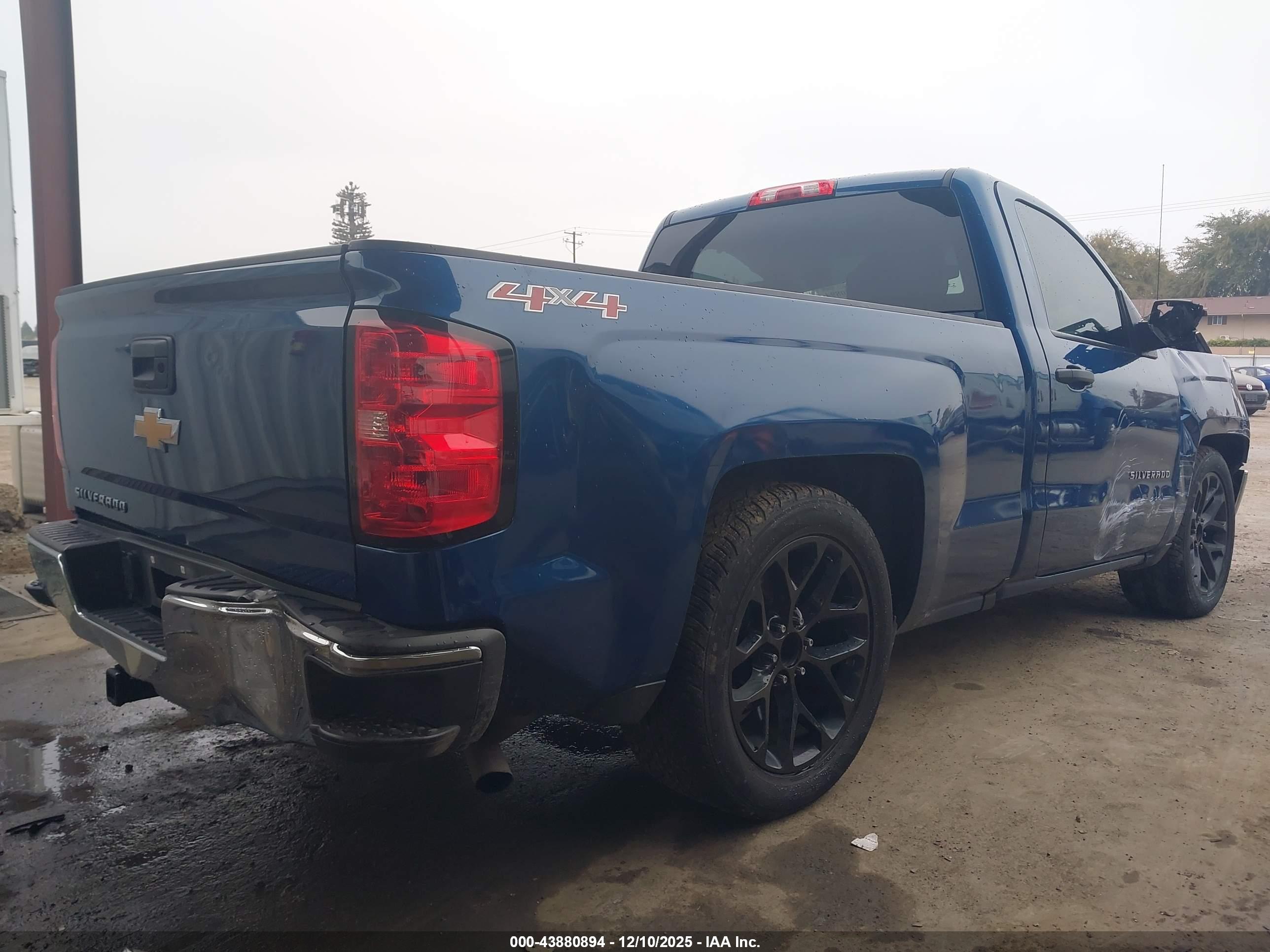 CHEVROLET SILVERADO image 4