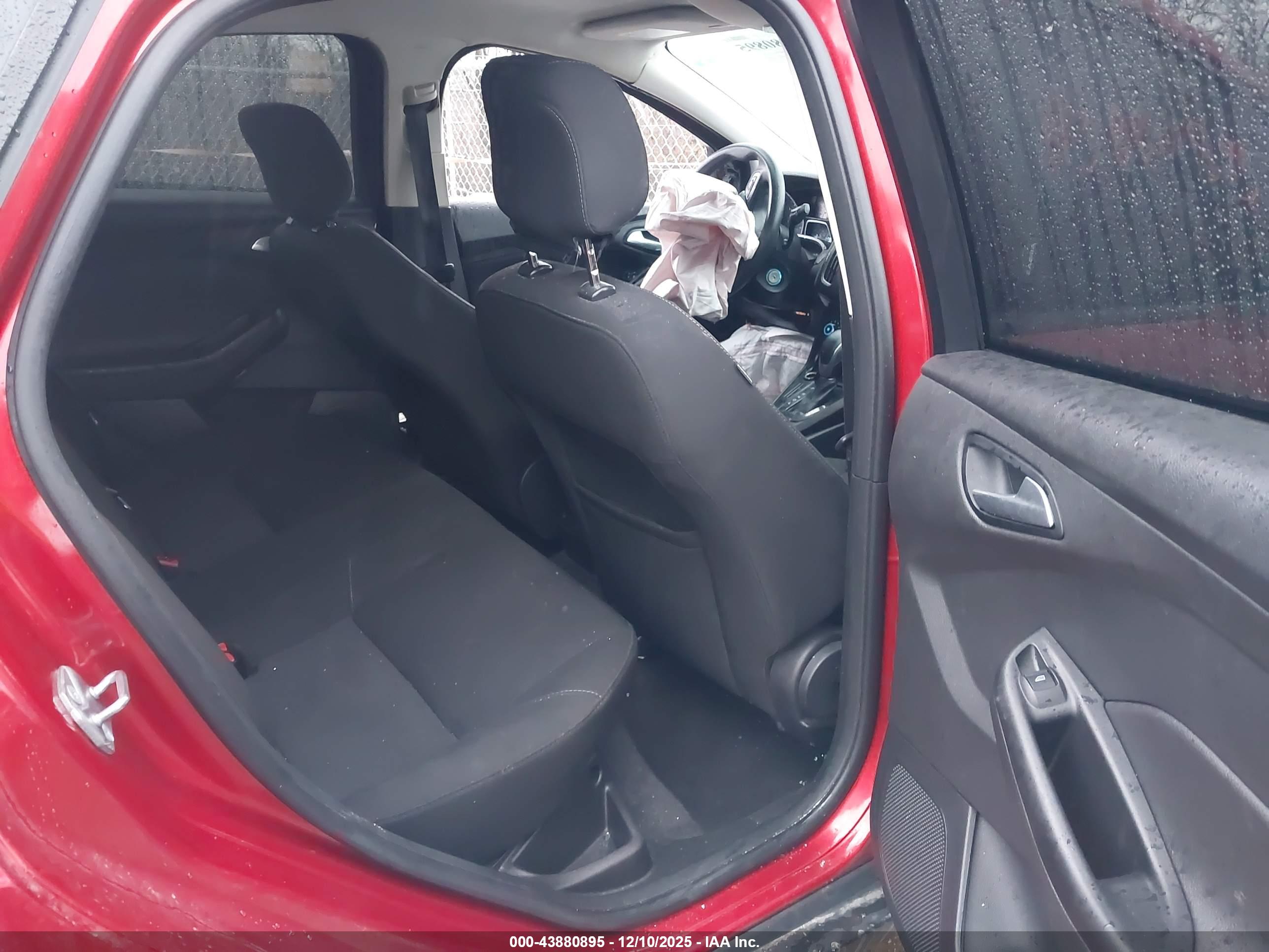 FORD FOCUS image 8