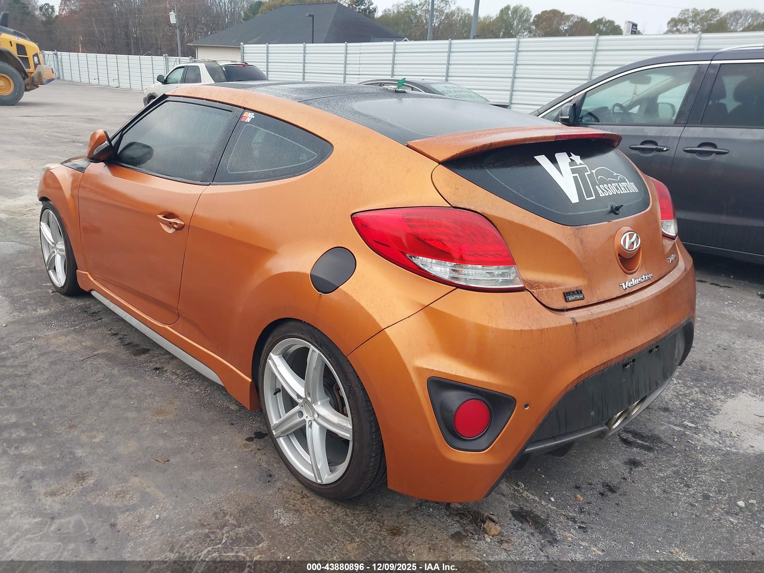 HYUNDAI VELOSTER image 3