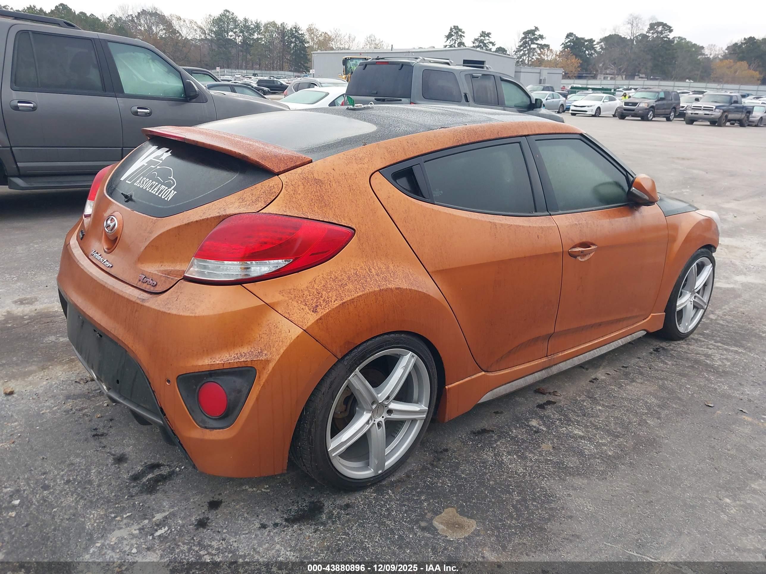 HYUNDAI VELOSTER image 4
