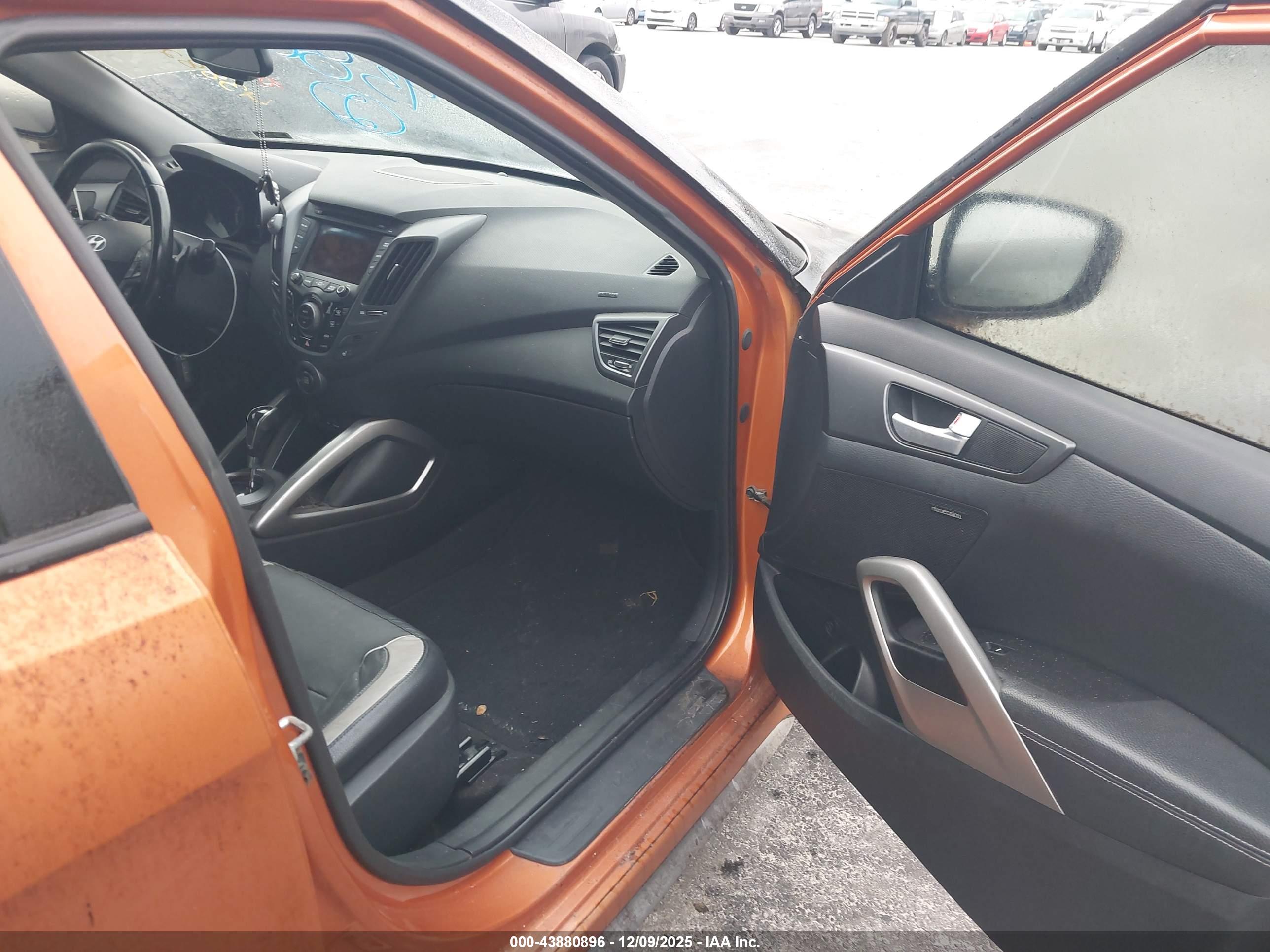 HYUNDAI VELOSTER image 5