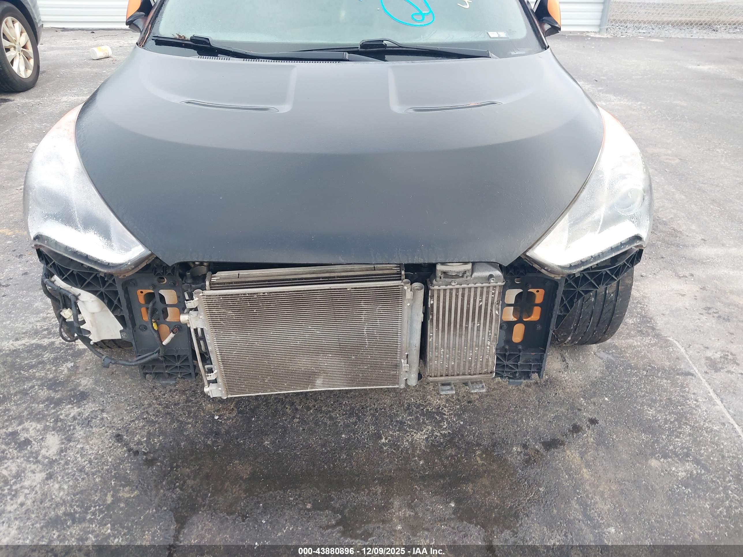 HYUNDAI VELOSTER image 6