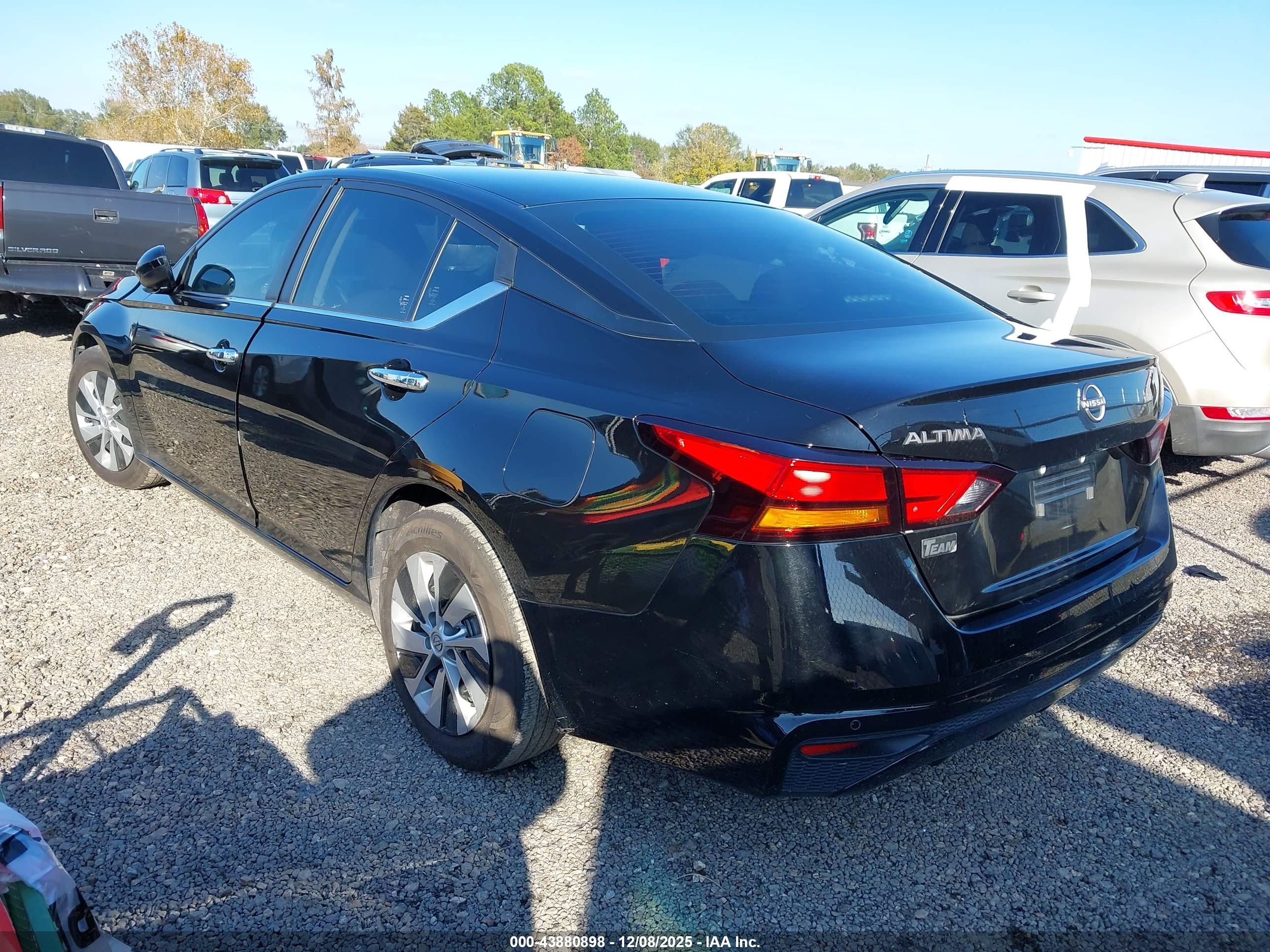 NISSAN ALTIMA image 3