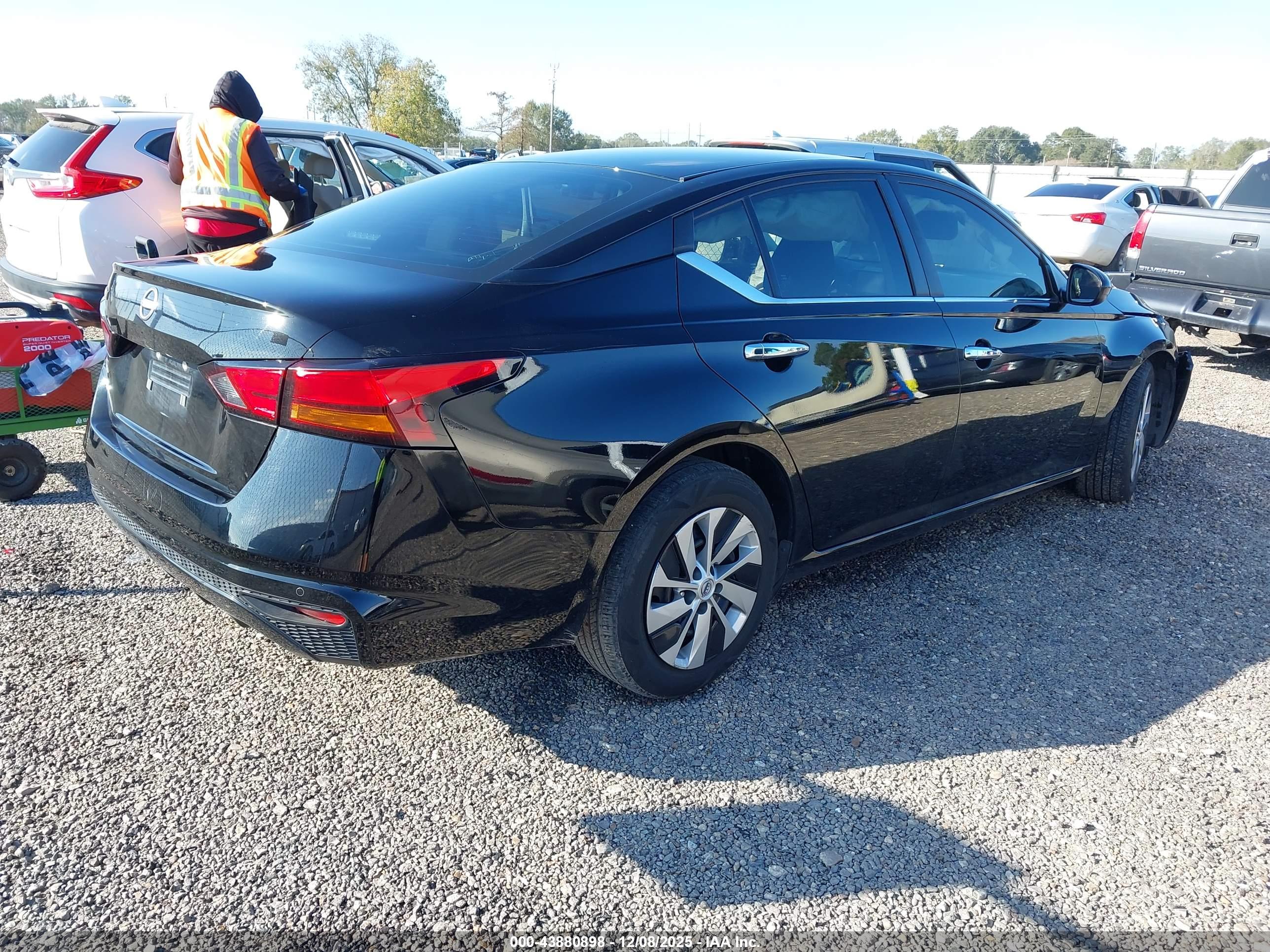 NISSAN ALTIMA image 4